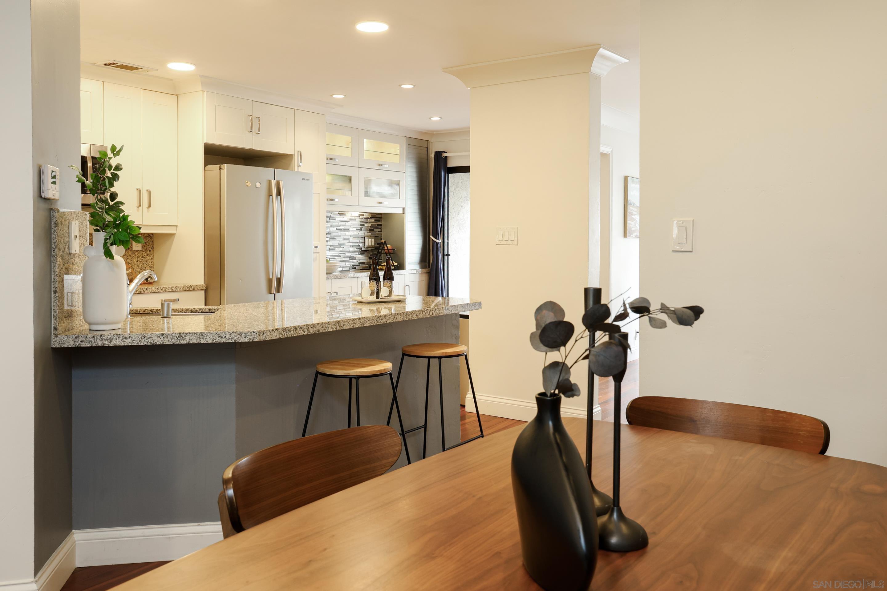 Detail Gallery Image 8 of 29 For 4351  Nobel Dr  #60,  San Diego,  CA 92122 - 3 Beds | 2/1 Baths