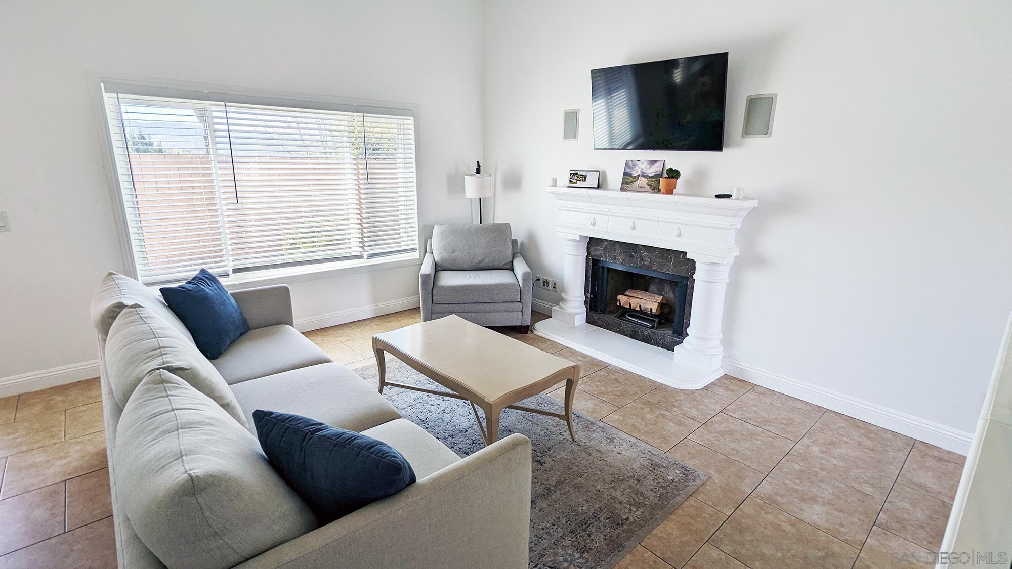 Detail Gallery Image 7 of 32 For 343  Rolling Hills Ln, San Marcos,  CA 92069 - 3 Beds | 3 Baths