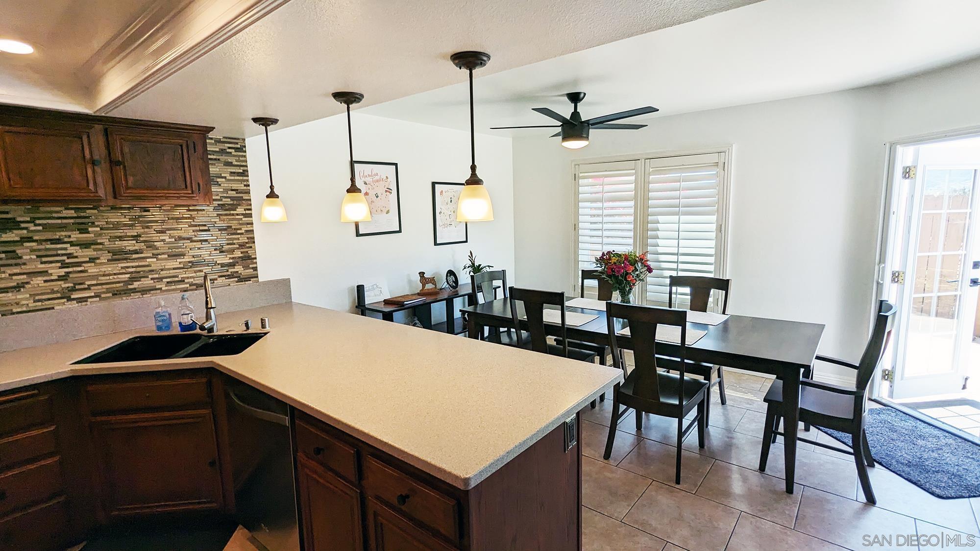 Detail Gallery Image 10 of 32 For 343  Rolling Hills Ln, San Marcos,  CA 92069 - 3 Beds | 3 Baths