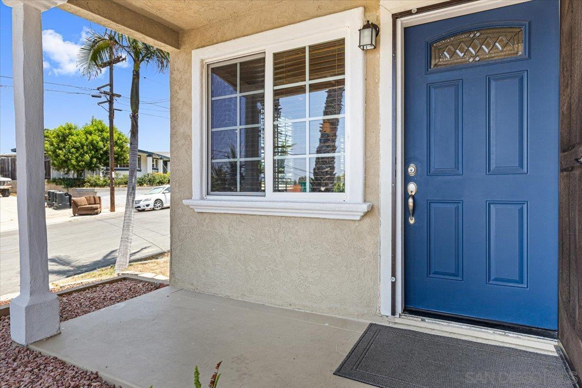 Detail Gallery Image 3 of 27 For 6295  Calle Pavana, San Diego,  CA 92139 - 3 Beds | 2 Baths