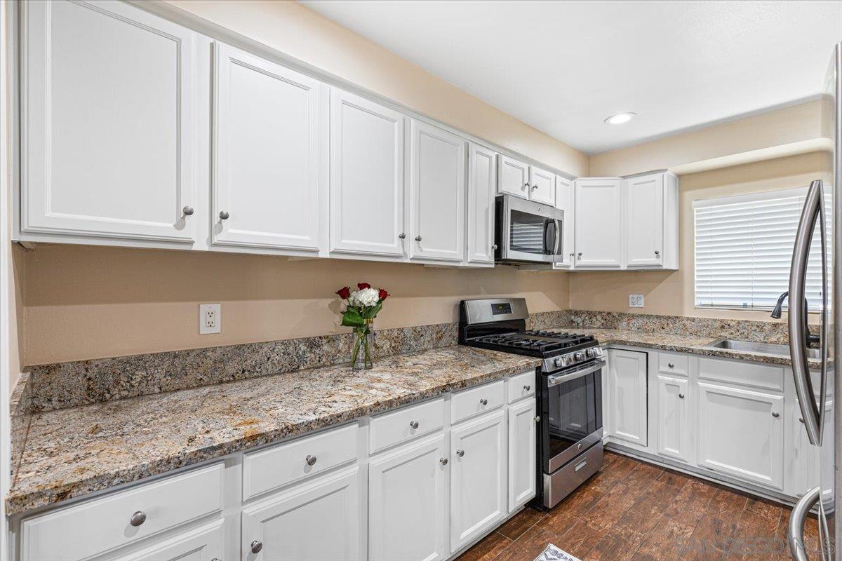 Detail Gallery Image 10 of 27 For 6295  Calle Pavana, San Diego,  CA 92139 - 3 Beds | 2 Baths