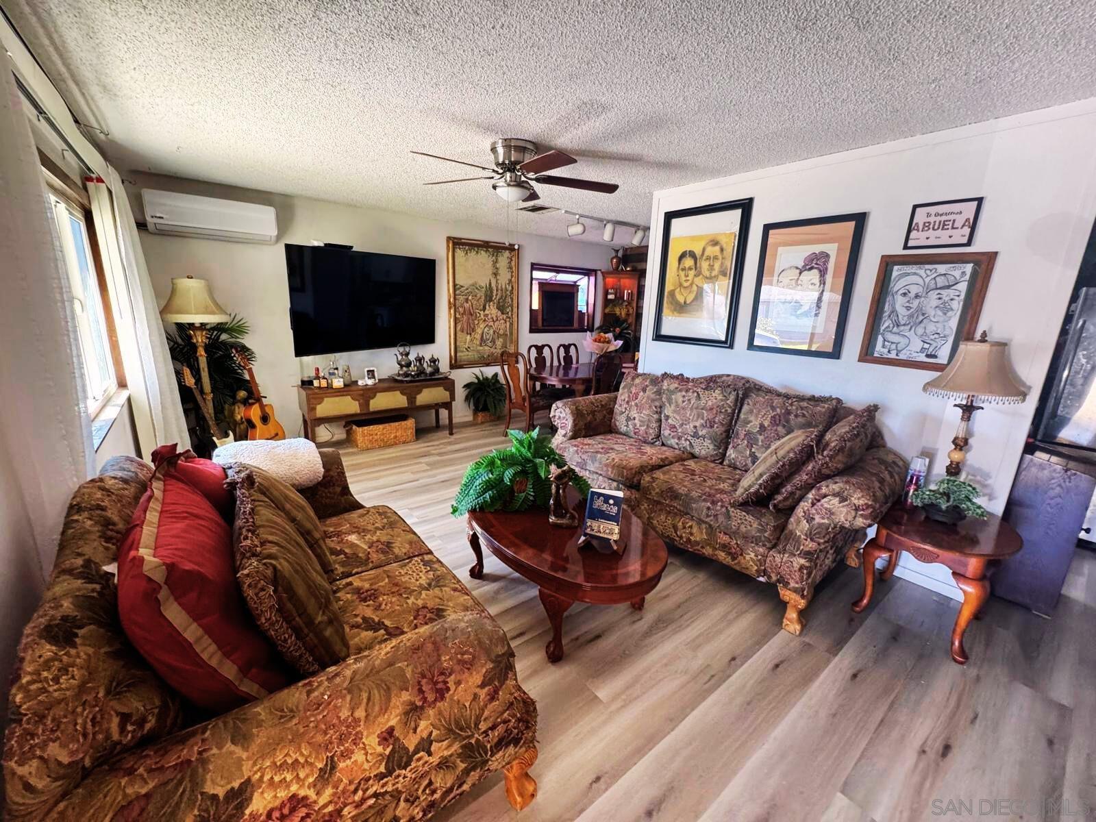 Detail Gallery Image 5 of 29 For 15185  Candice Ct, Moreno Valley,  CA 92551 - 4 Beds | 2 Baths