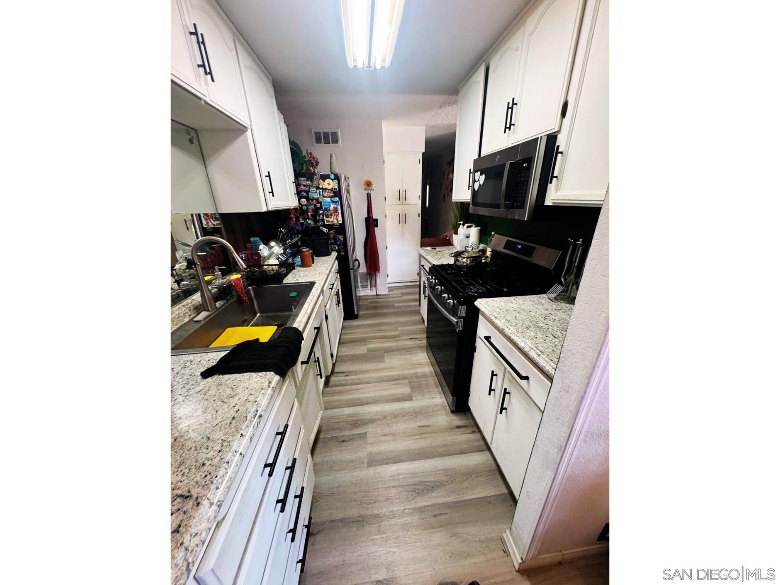 Detail Gallery Image 7 of 29 For 15185  Candice Ct, Moreno Valley,  CA 92551 - 4 Beds | 2 Baths