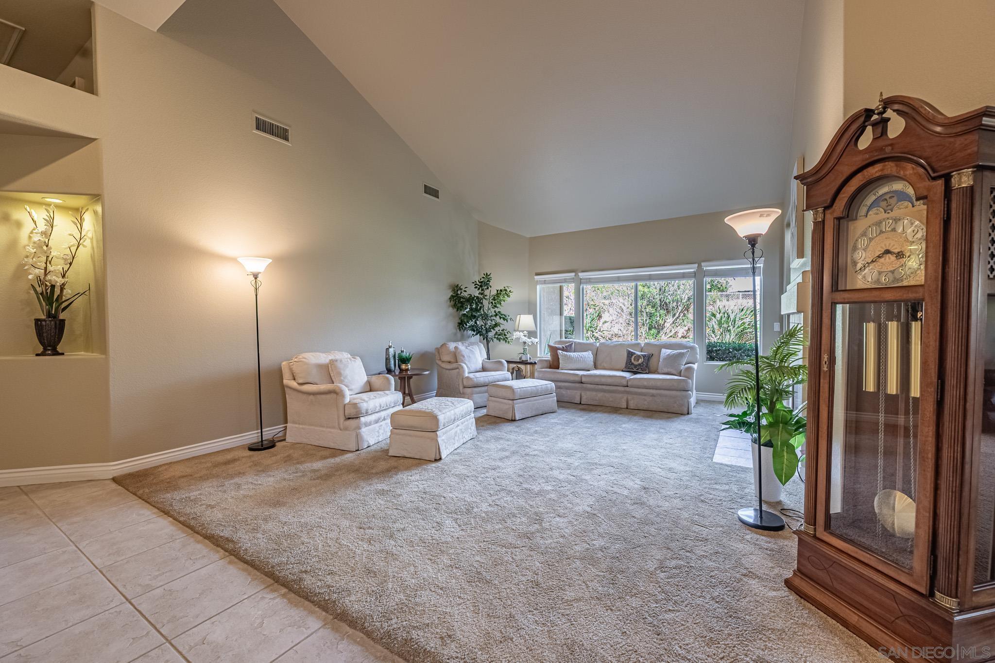 Detail Gallery Image 2 of 69 For 1772  Crescent Knolls Gln, Escondido,  CA 92029 - 4 Beds | 3 Baths