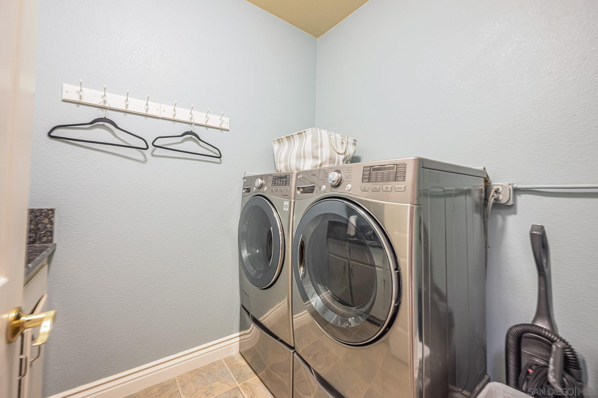 Detail Gallery Image 18 of 69 For 1772  Crescent Knolls Gln, Escondido,  CA 92029 - 4 Beds | 3 Baths