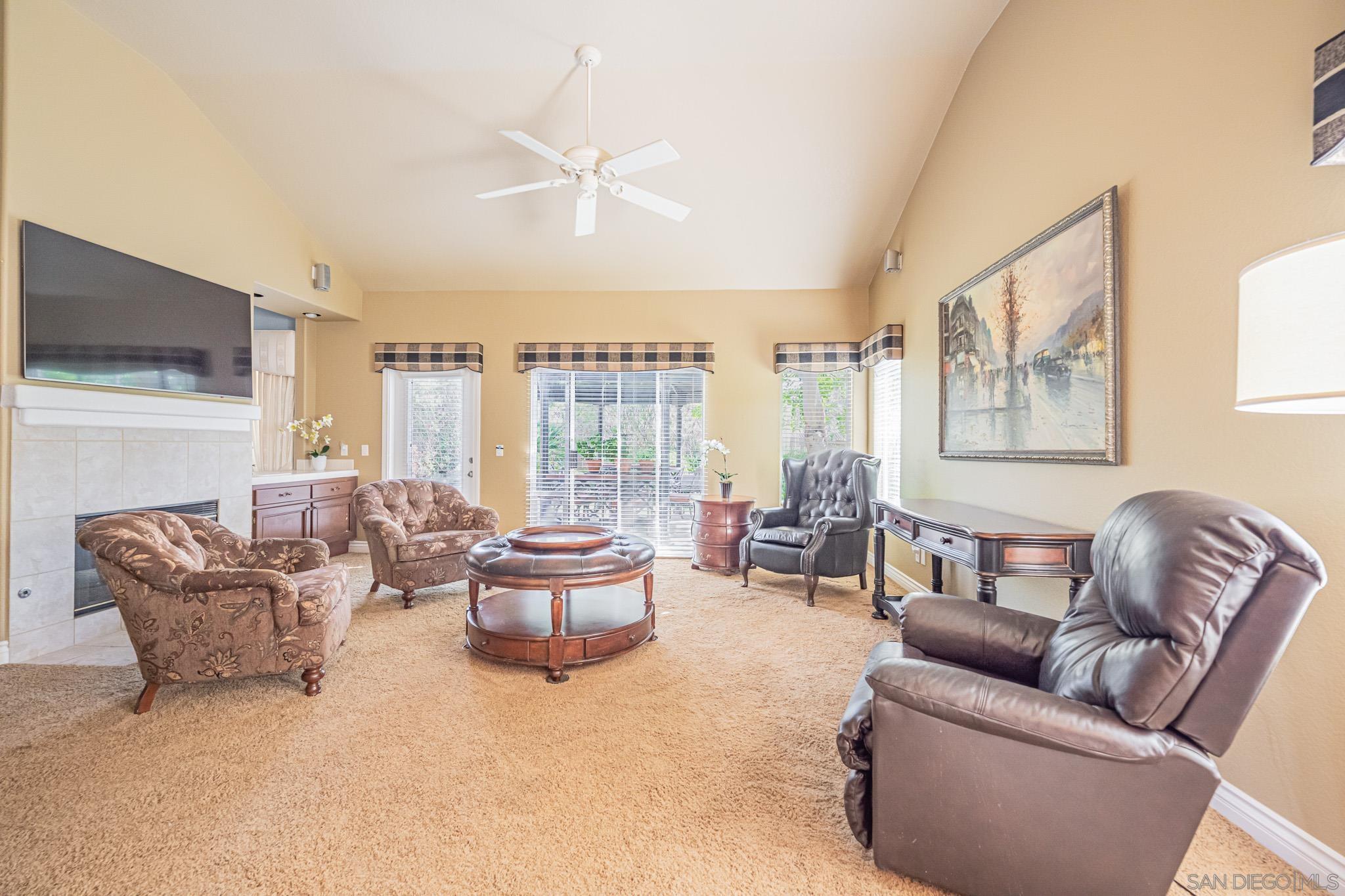 Detail Gallery Image 3 of 69 For 1772  Crescent Knolls Gln, Escondido,  CA 92029 - 4 Beds | 3 Baths