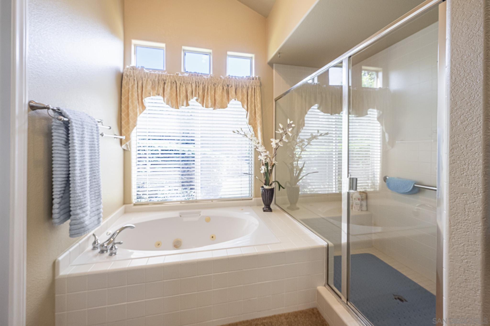 Detail Gallery Image 22 of 69 For 1772  Crescent Knolls Gln, Escondido,  CA 92029 - 4 Beds | 3 Baths