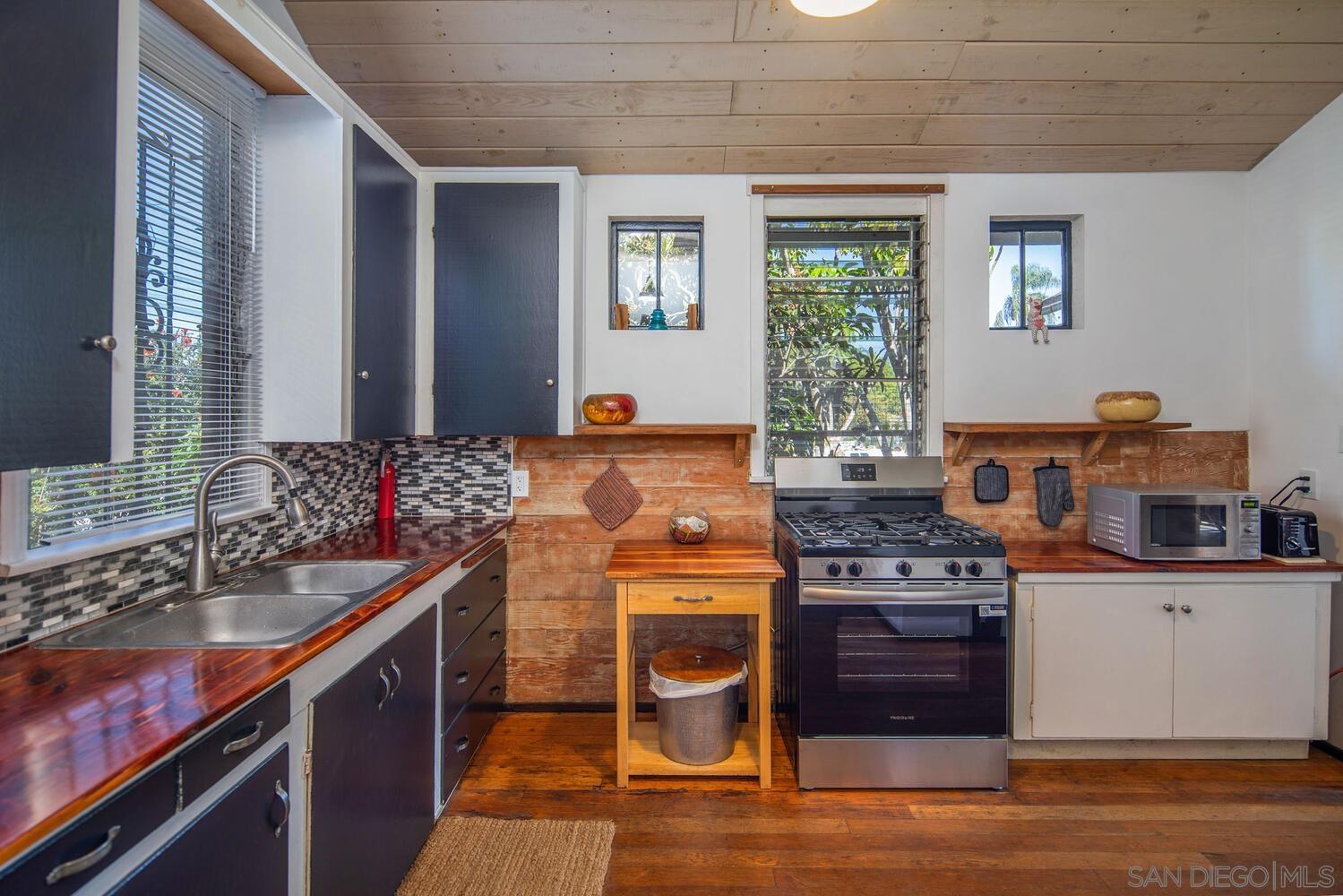 Detail Gallery Image 9 of 22 For 432 E 5th St, National City,  CA 91950 - 3 Beds | 1 Baths