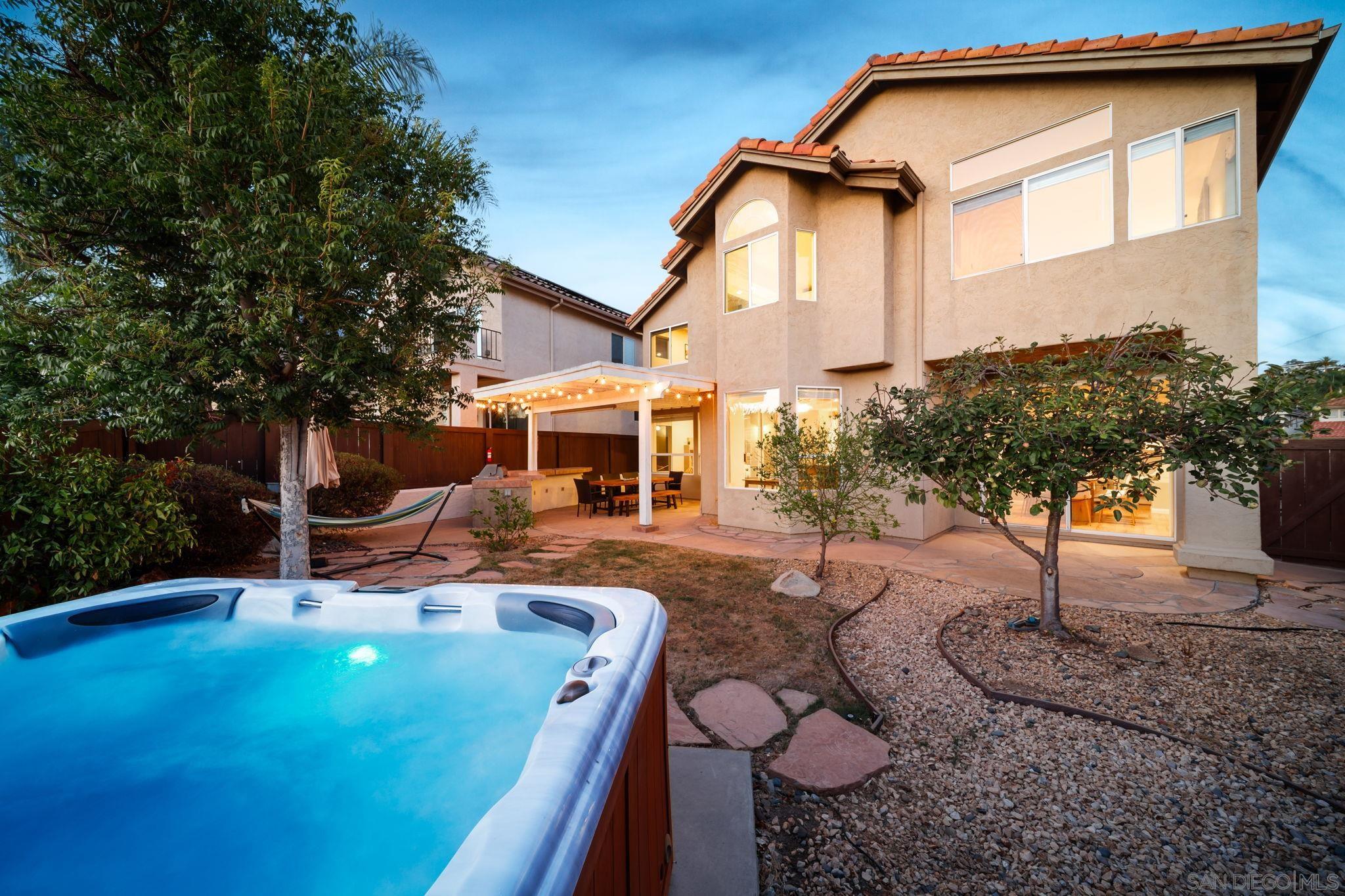 Detail Gallery Image 4 of 52 For 18106  Chieftain Ct, San Diego,  CA 92127 - 4 Beds | 3 Baths