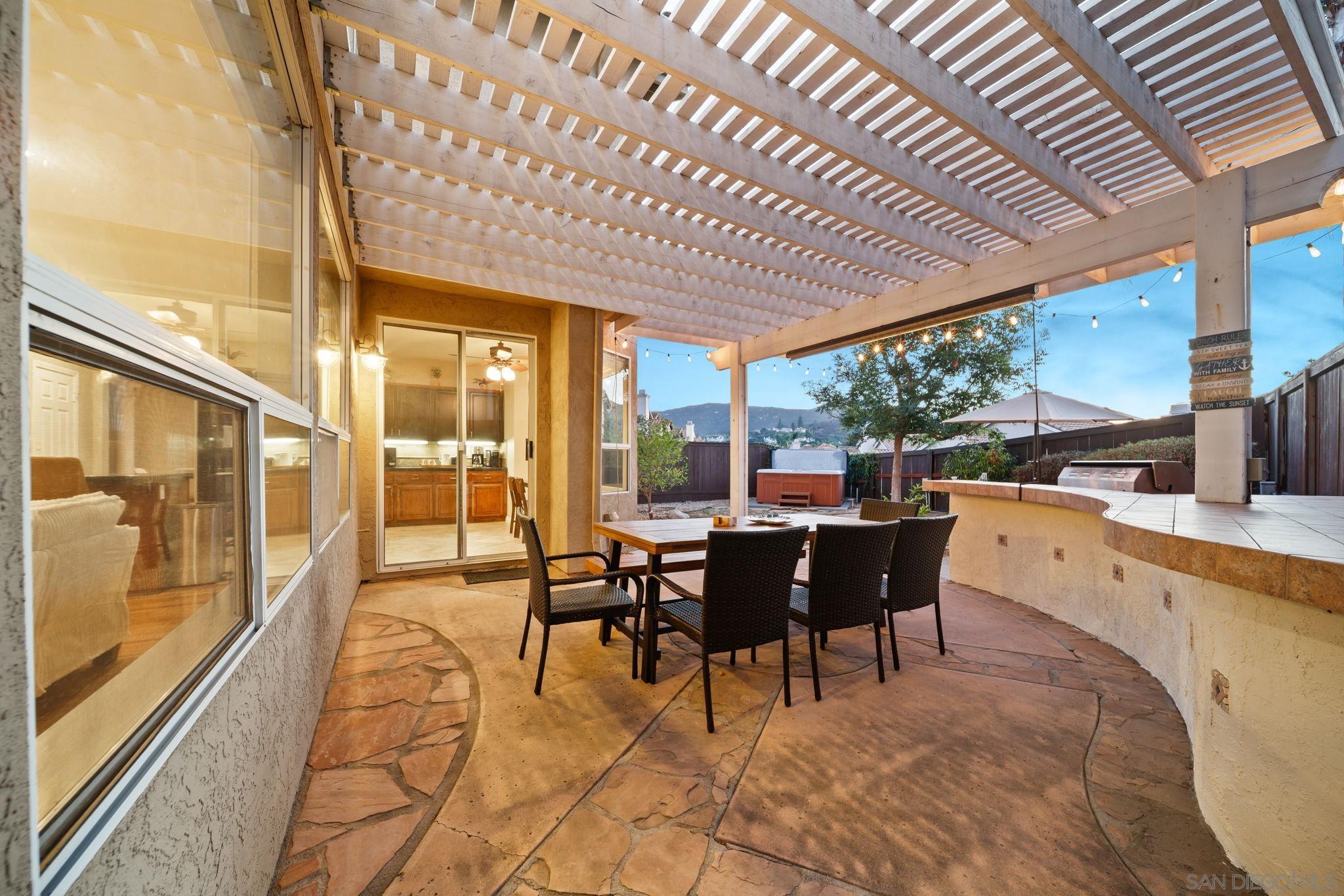 Detail Gallery Image 9 of 52 For 18106  Chieftain Ct, San Diego,  CA 92127 - 4 Beds | 3 Baths