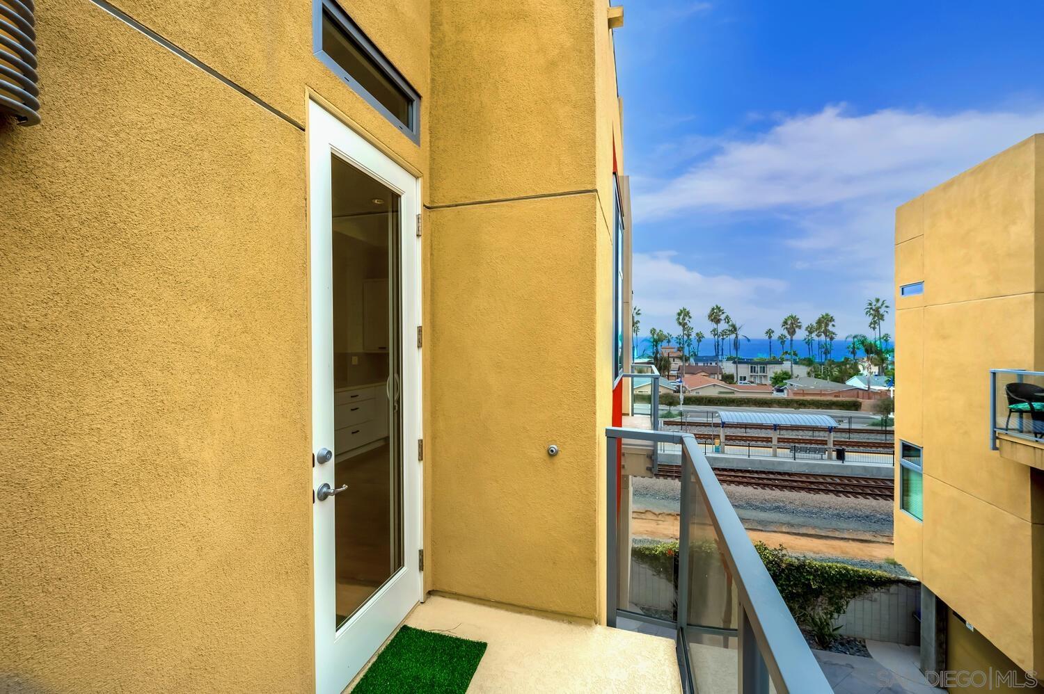 Detail Gallery Image 28 of 62 For 465 S Cleveland St  #103,  Oceanside,  CA 92054 - 3 Beds | 3/1 Baths