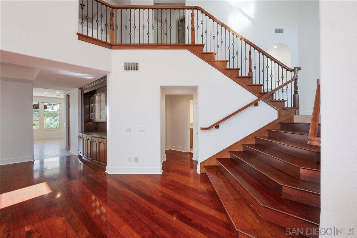 Detail Gallery Image 13 of 44 For 5448  Caminito Bayo, La Jolla,  CA 92037 - 3 Beds | 3 Baths