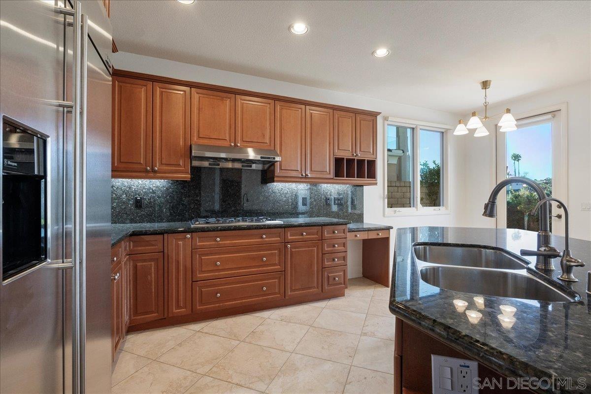 Detail Gallery Image 14 of 44 For 5448  Caminito Bayo, La Jolla,  CA 92037 - 3 Beds | 3 Baths