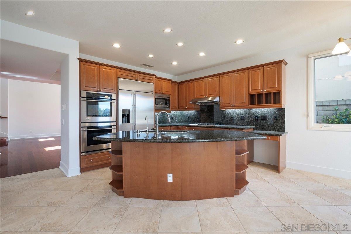 Detail Gallery Image 16 of 44 For 5448  Caminito Bayo, La Jolla,  CA 92037 - 3 Beds | 3 Baths