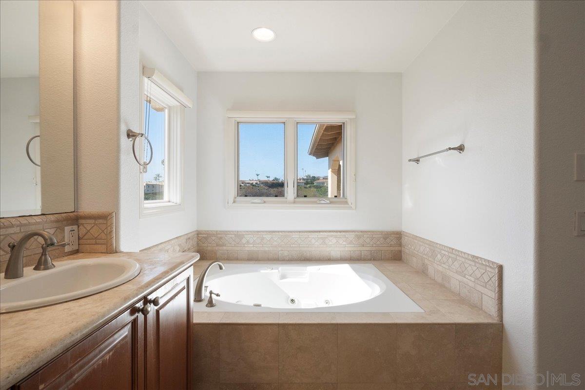 Detail Gallery Image 25 of 44 For 5448  Caminito Bayo, La Jolla,  CA 92037 - 3 Beds | 3 Baths