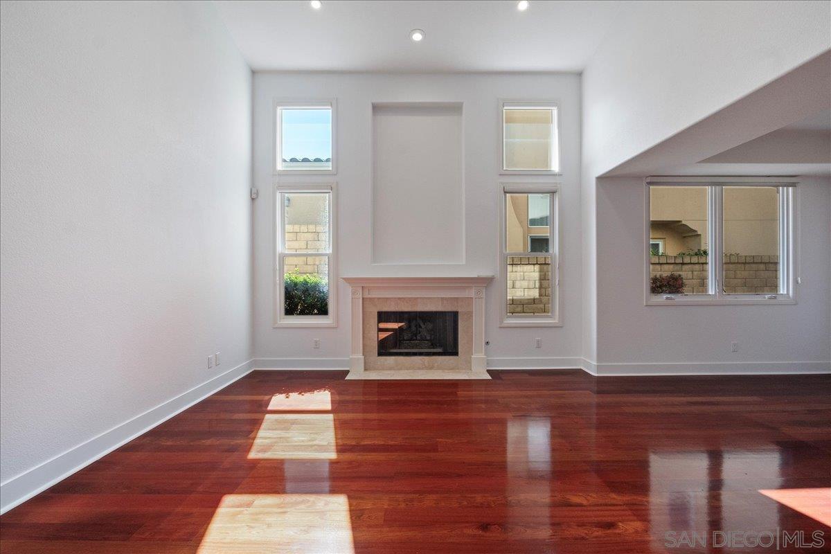 Detail Gallery Image 9 of 44 For 5448  Caminito Bayo, La Jolla,  CA 92037 - 3 Beds | 3 Baths