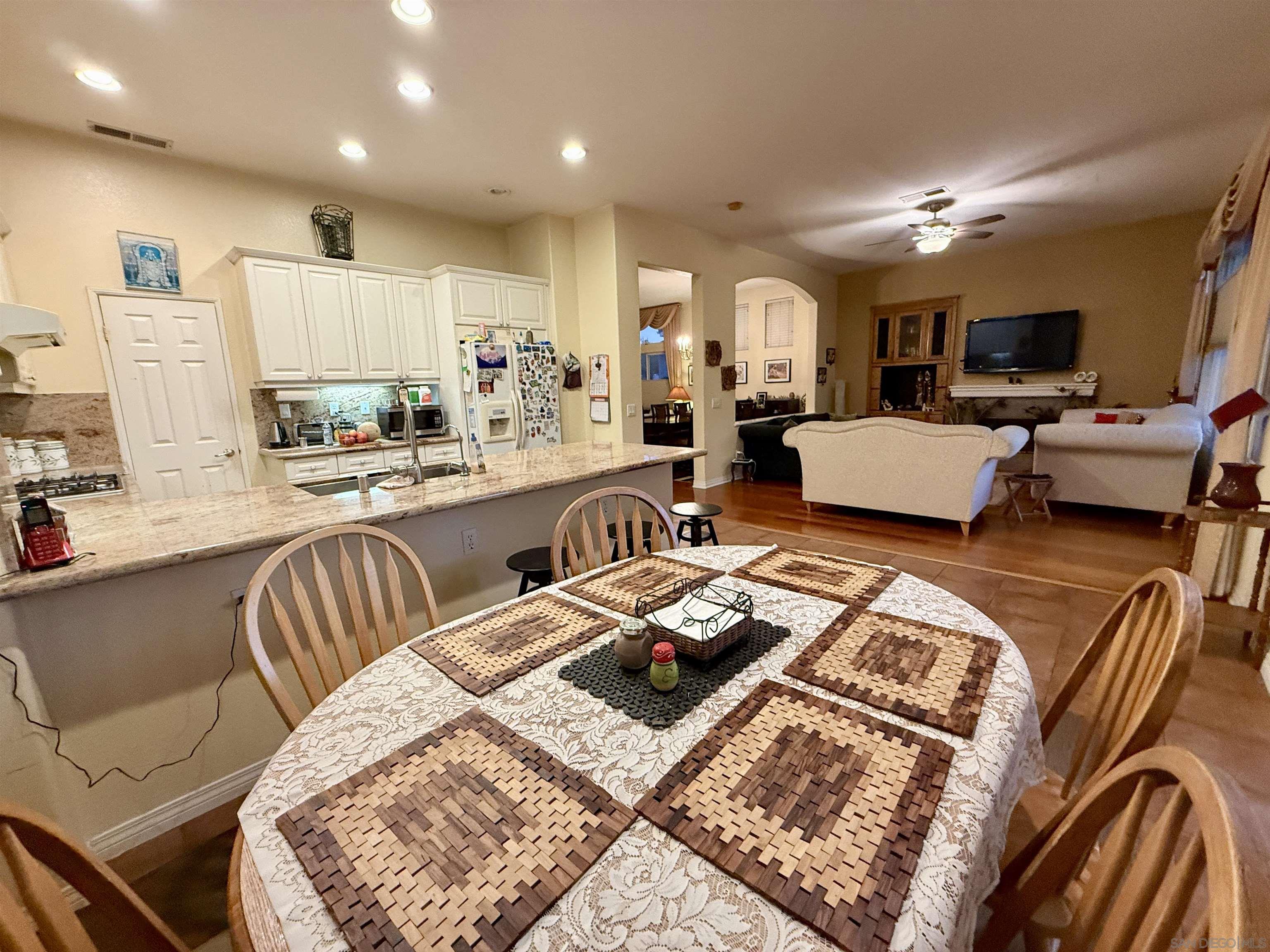 Detail Gallery Image 12 of 35 For 5559 Willowmere  Ln, San Diego,  CA 92130 - 5 Beds | 3 Baths