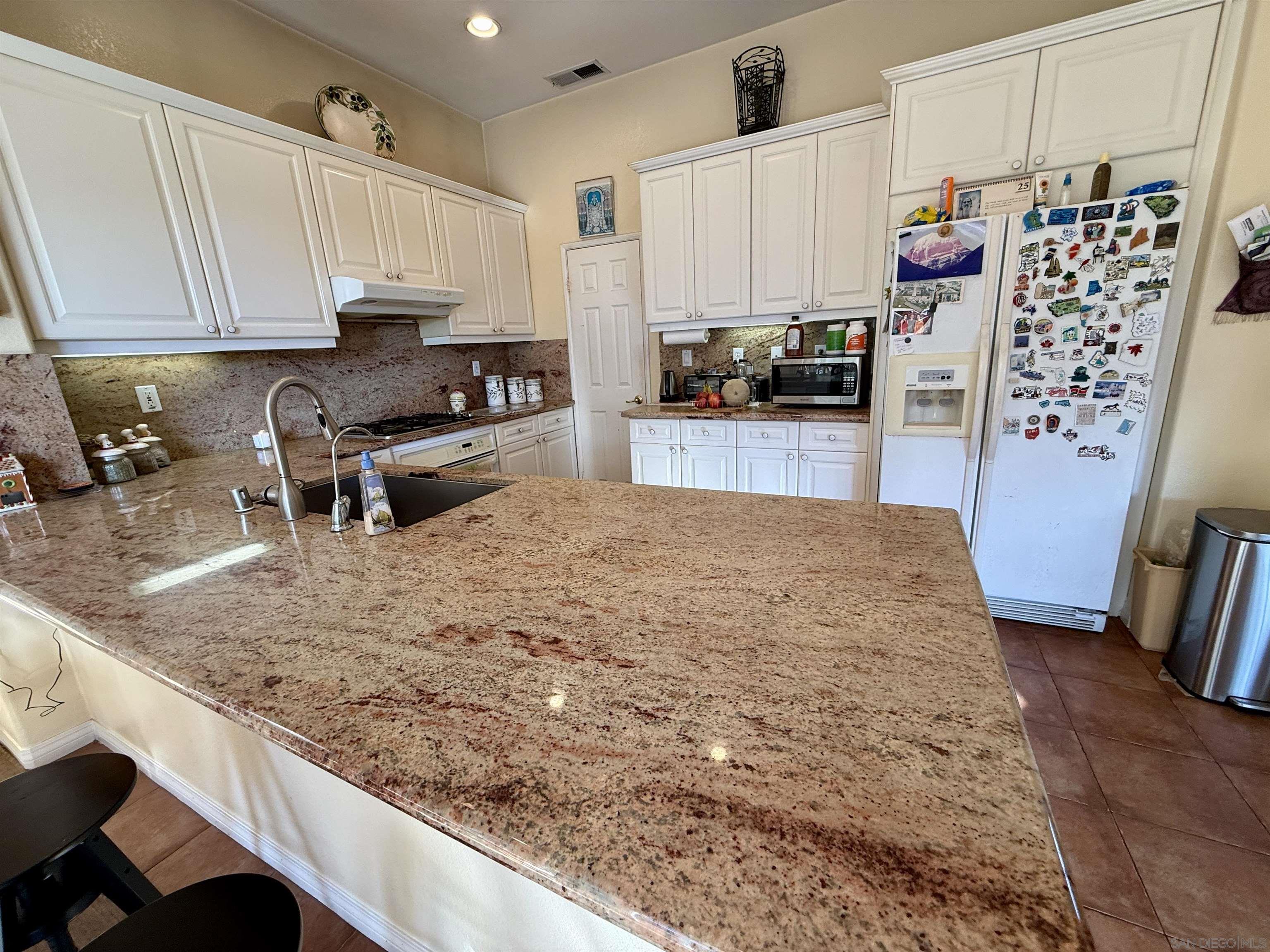 Detail Gallery Image 3 of 45 For 5559 Willowmere  Ln, San Diego,  CA 92130 - 5 Beds | 3 Baths