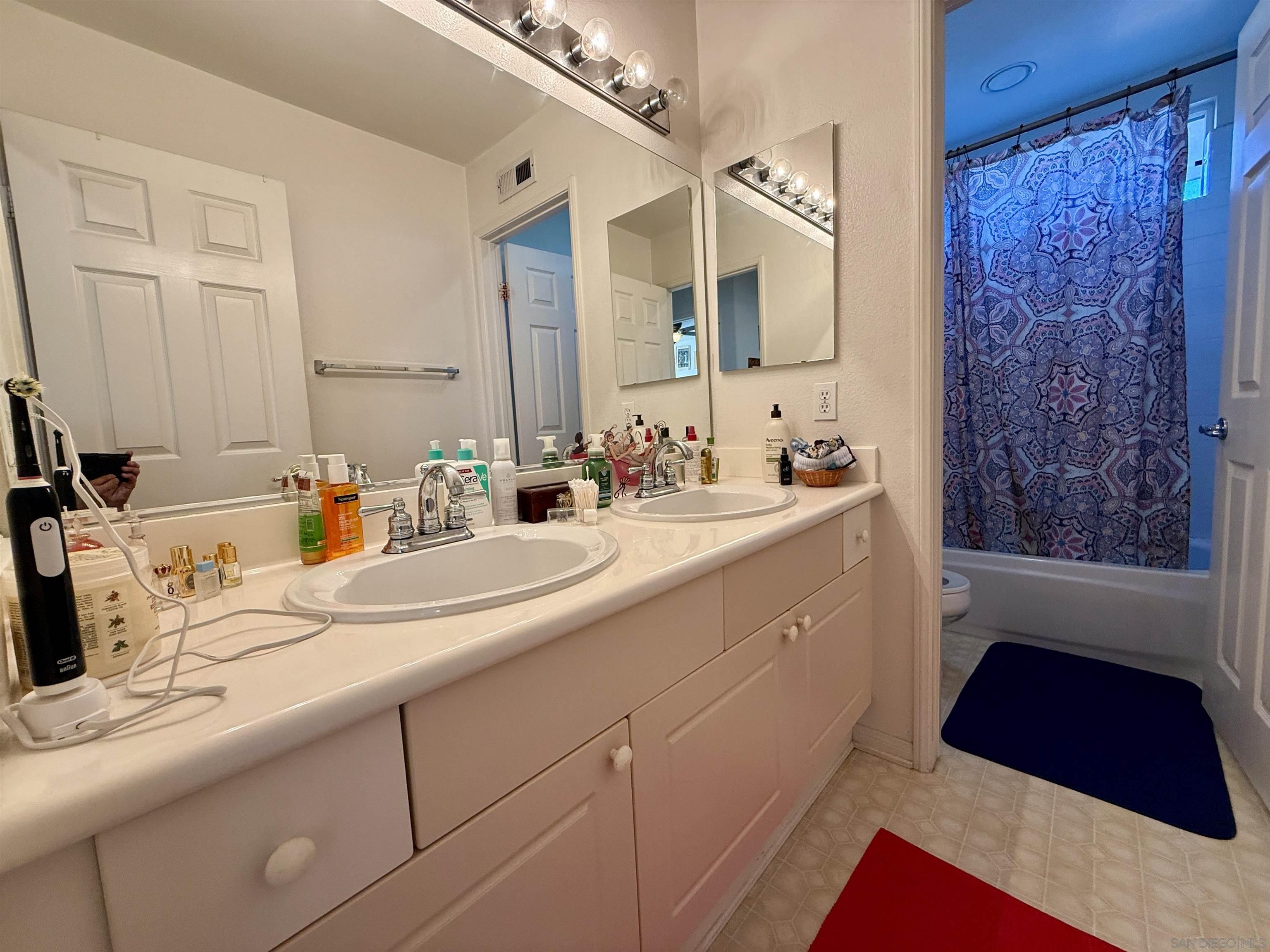 Detail Gallery Image 29 of 45 For 5559 Willowmere  Ln, San Diego,  CA 92130 - 5 Beds | 3 Baths