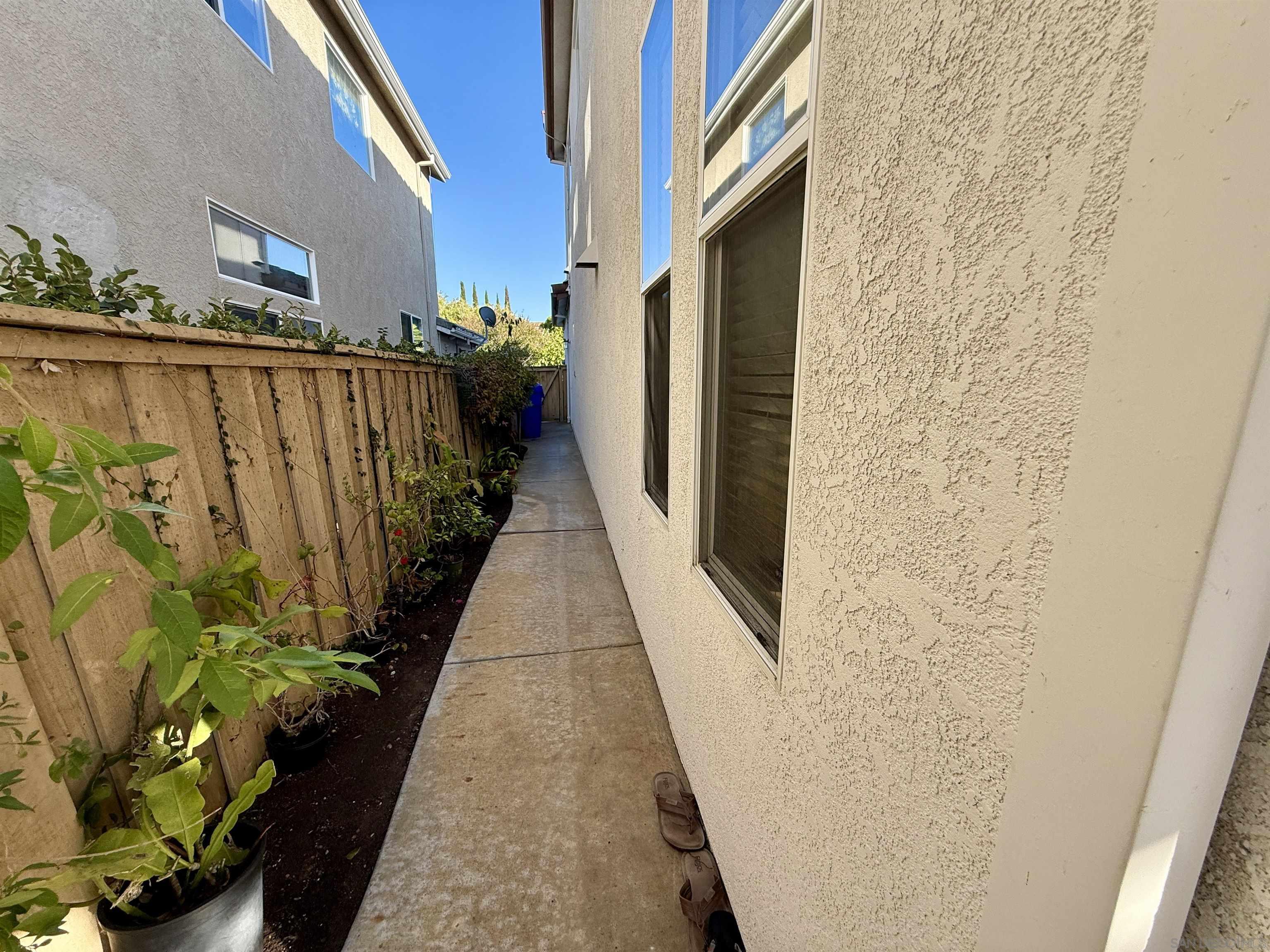 Detail Gallery Image 38 of 45 For 5559 Willowmere  Ln, San Diego,  CA 92130 - 5 Beds | 3 Baths