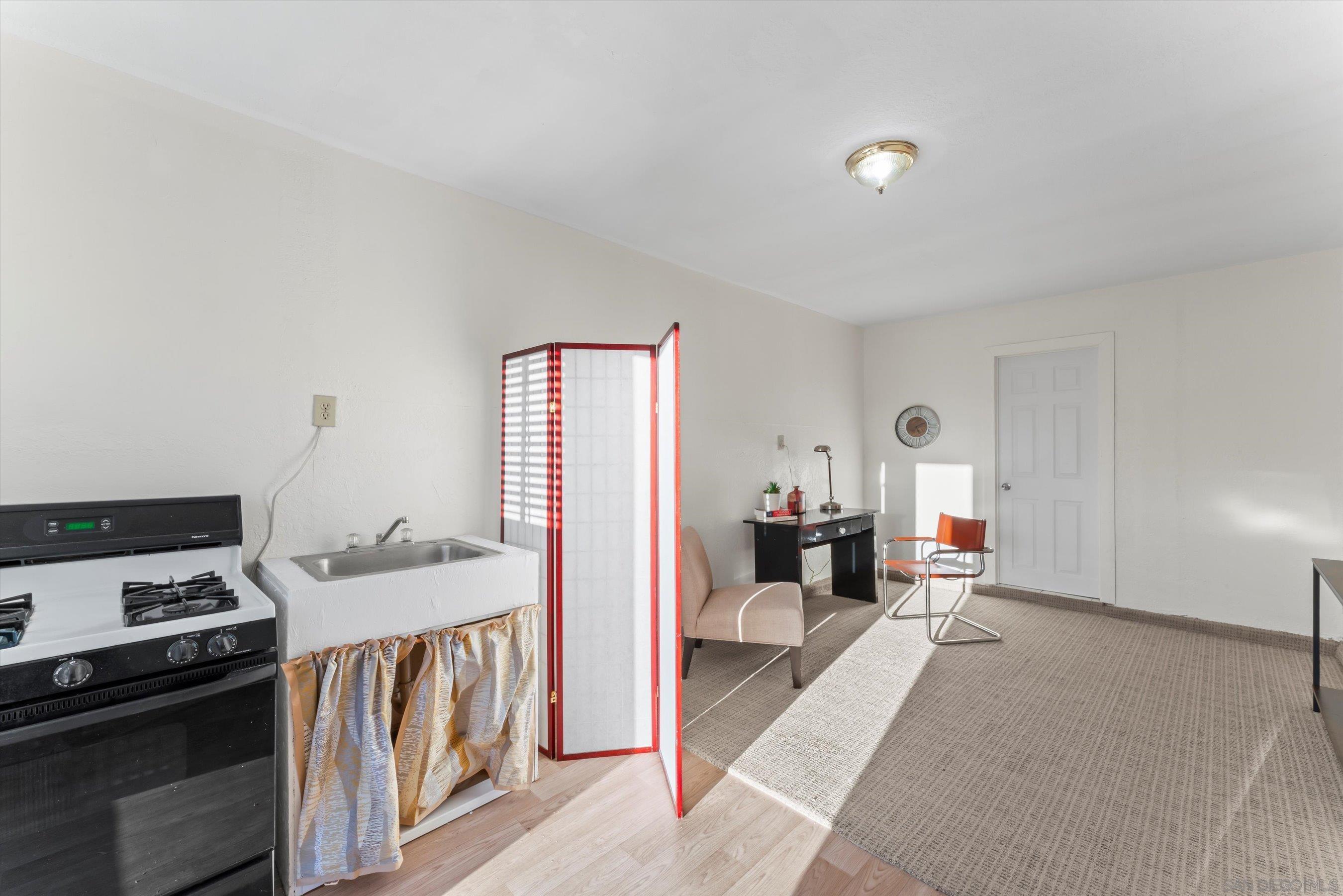 Detail Gallery Image 15 of 27 For 511  Sunnyside, San Diego,  CA 92114 - 4 Beds | 2 Baths