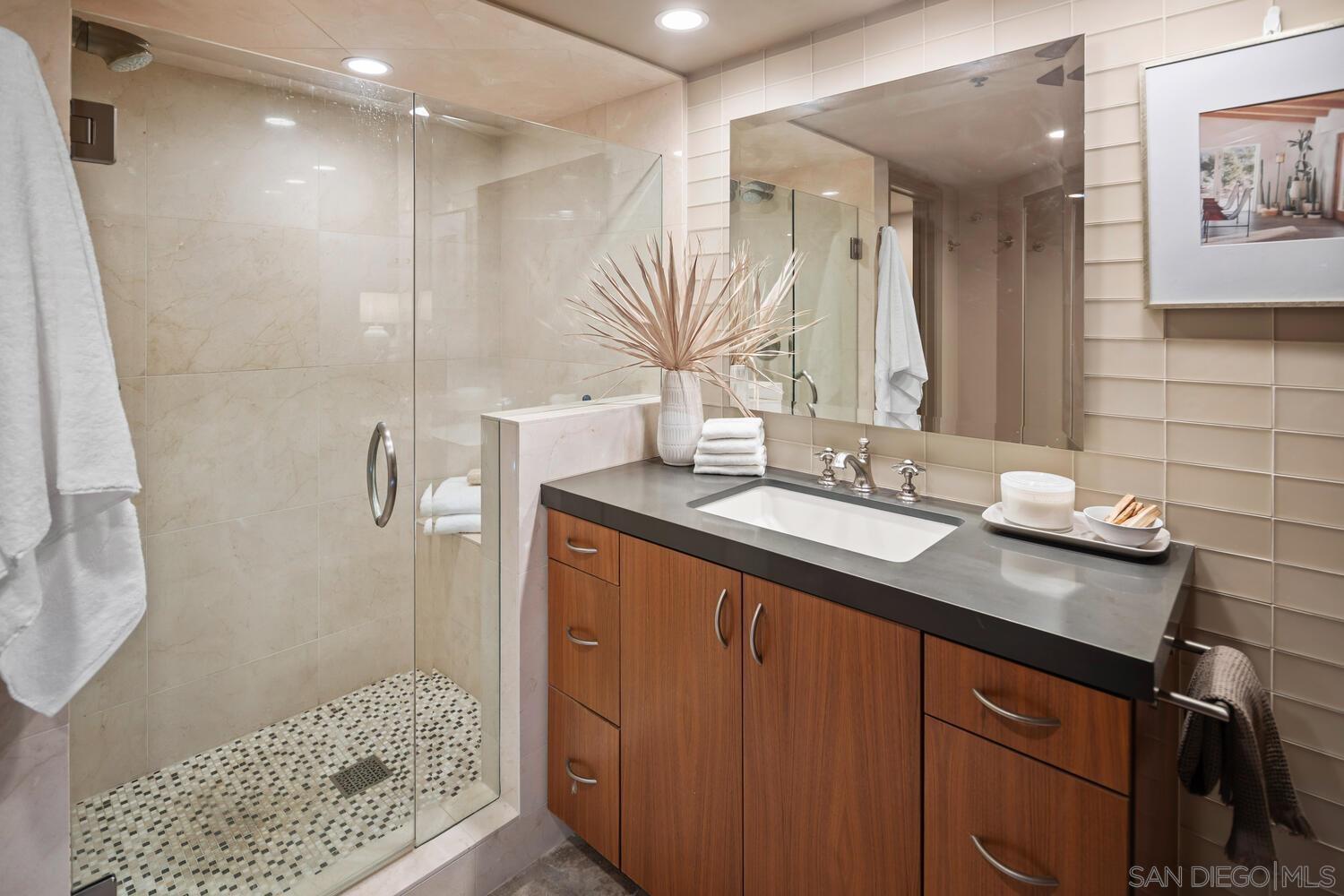 Detail Gallery Image 27 of 62 For 1221  Parker Pl  #15,  San Diego,  CA 92109 - 2 Beds | 2 Baths