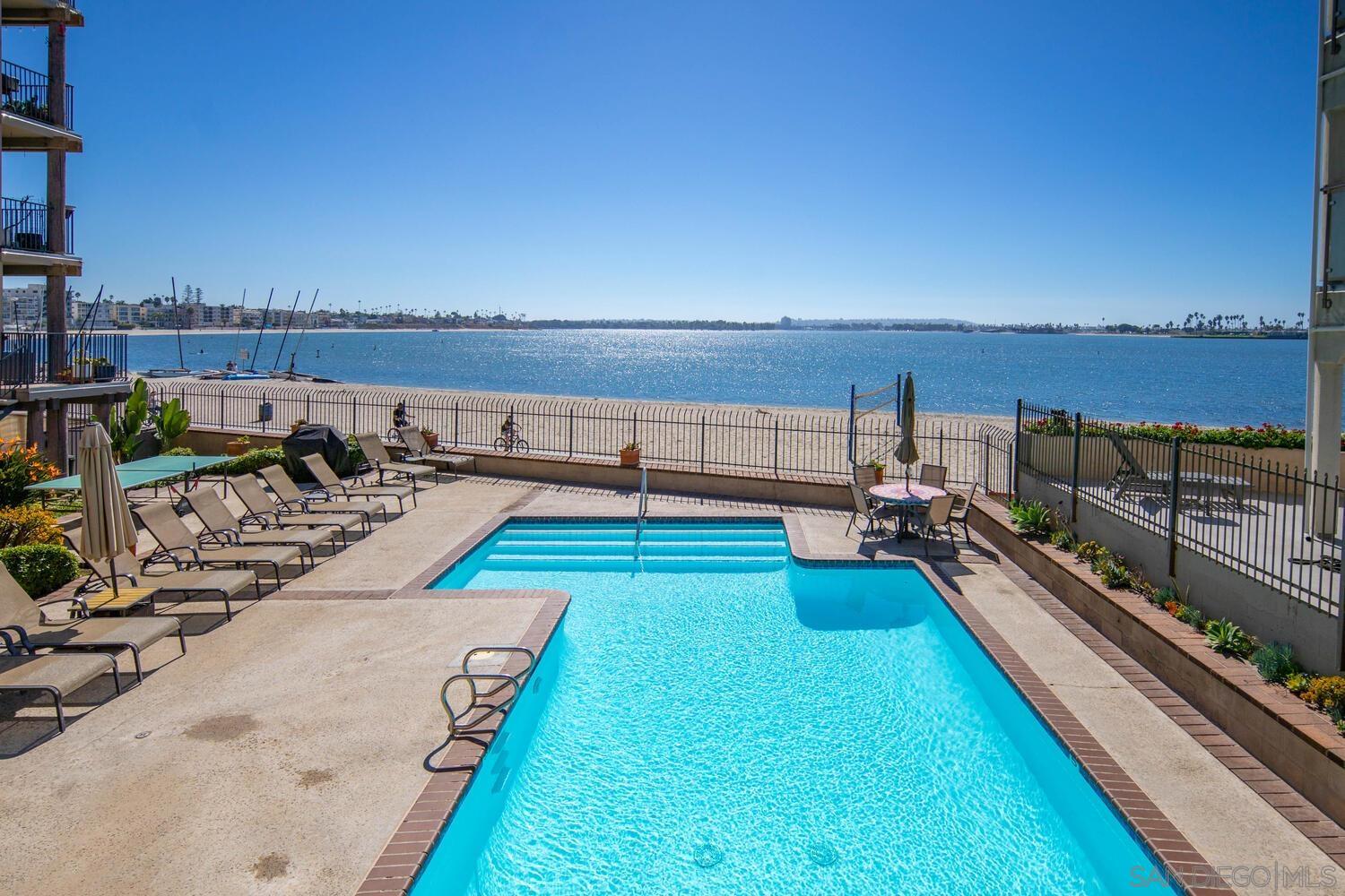 Detail Gallery Image 47 of 62 For 1221  Parker Pl  #15,  San Diego,  CA 92109 - 2 Beds | 2 Baths