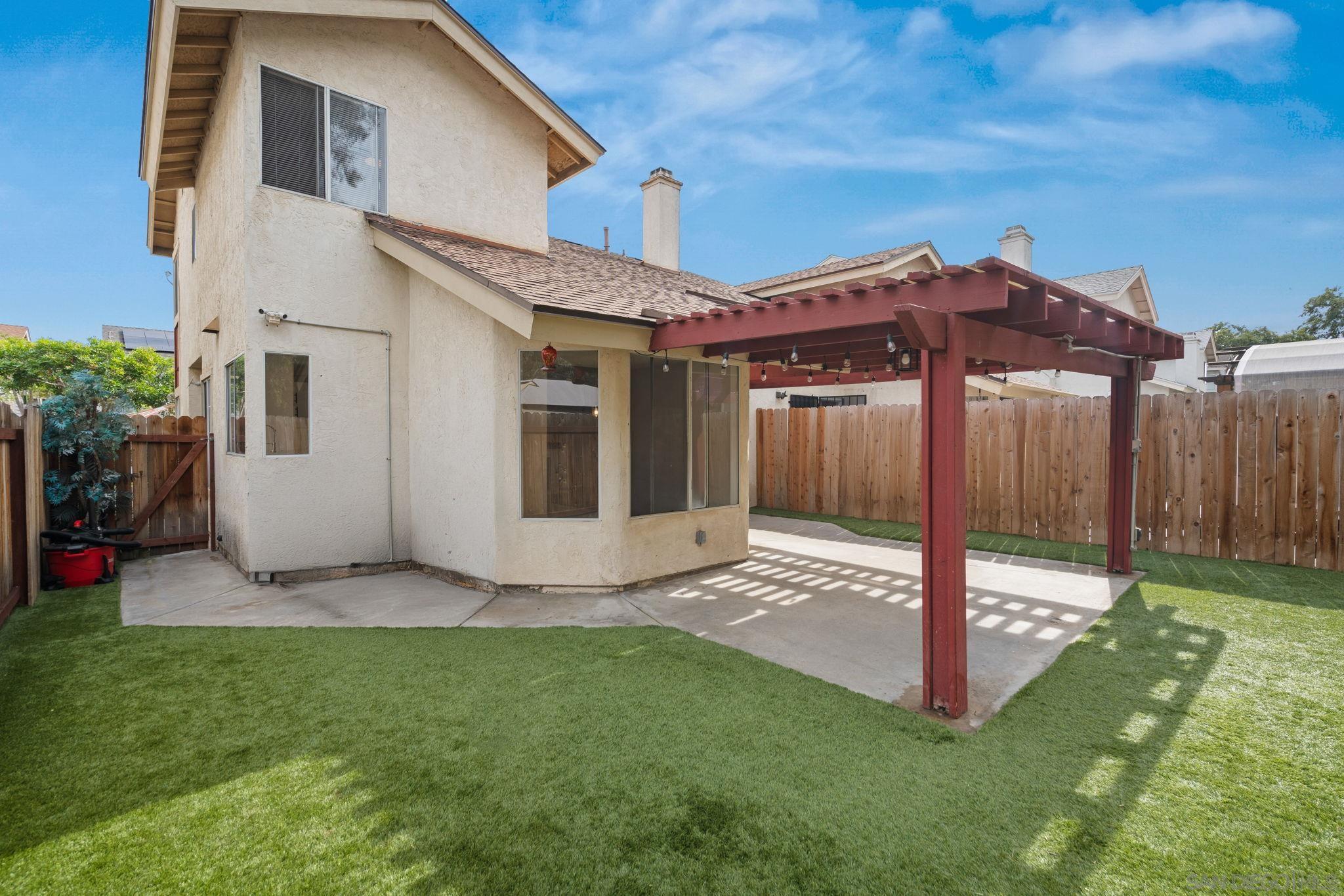 Detail Gallery Image 8 of 60 For 1223  Manzana Way, San Diego,  CA 92139 - 4 Beds | 3 Baths