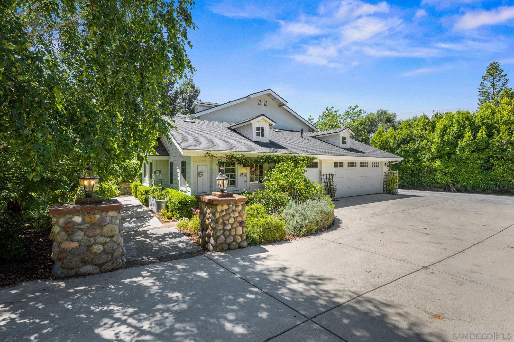 Detail Gallery Image 2 of 55 For 3412  Buena Creek Rd, Vista,  CA 92084 - 5 Beds | 3 Baths