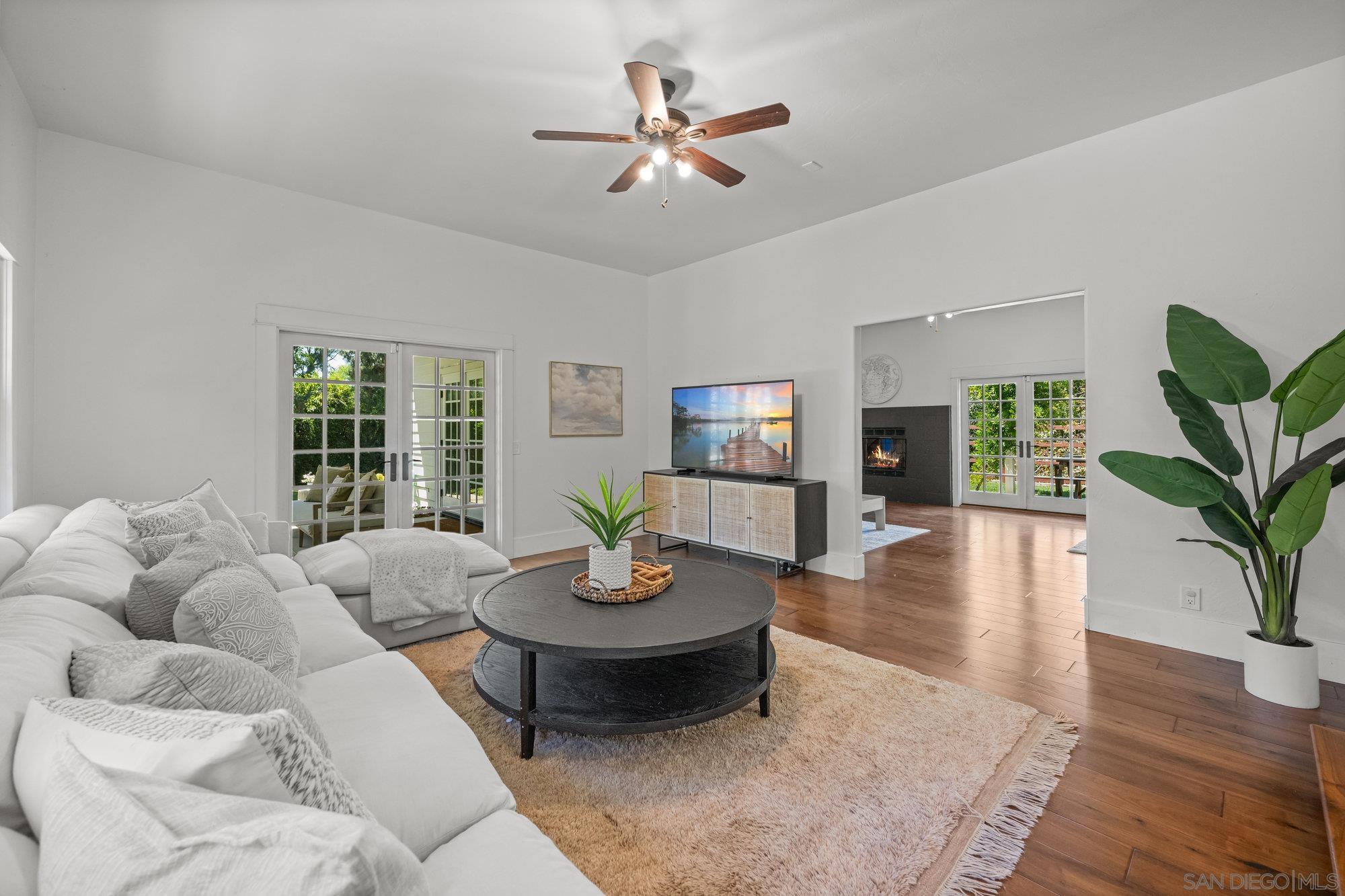 Detail Gallery Image 11 of 55 For 3412  Buena Creek Rd, Vista,  CA 92084 - 5 Beds | 3 Baths