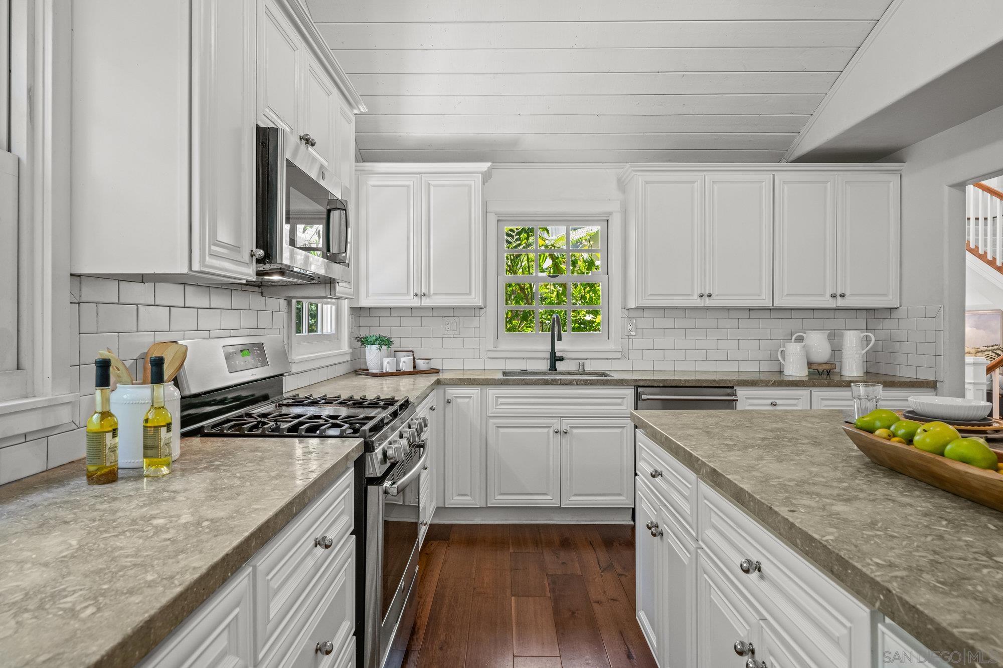 Detail Gallery Image 13 of 55 For 3412  Buena Creek Rd, Vista,  CA 92084 - 5 Beds | 3 Baths