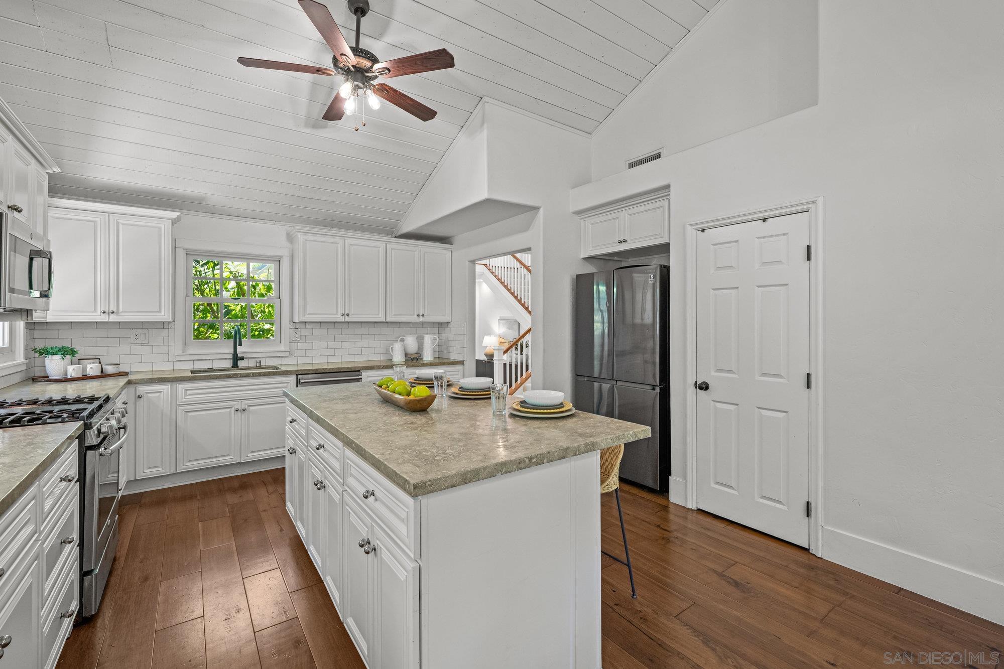 Detail Gallery Image 14 of 55 For 3412  Buena Creek Rd, Vista,  CA 92084 - 5 Beds | 3 Baths