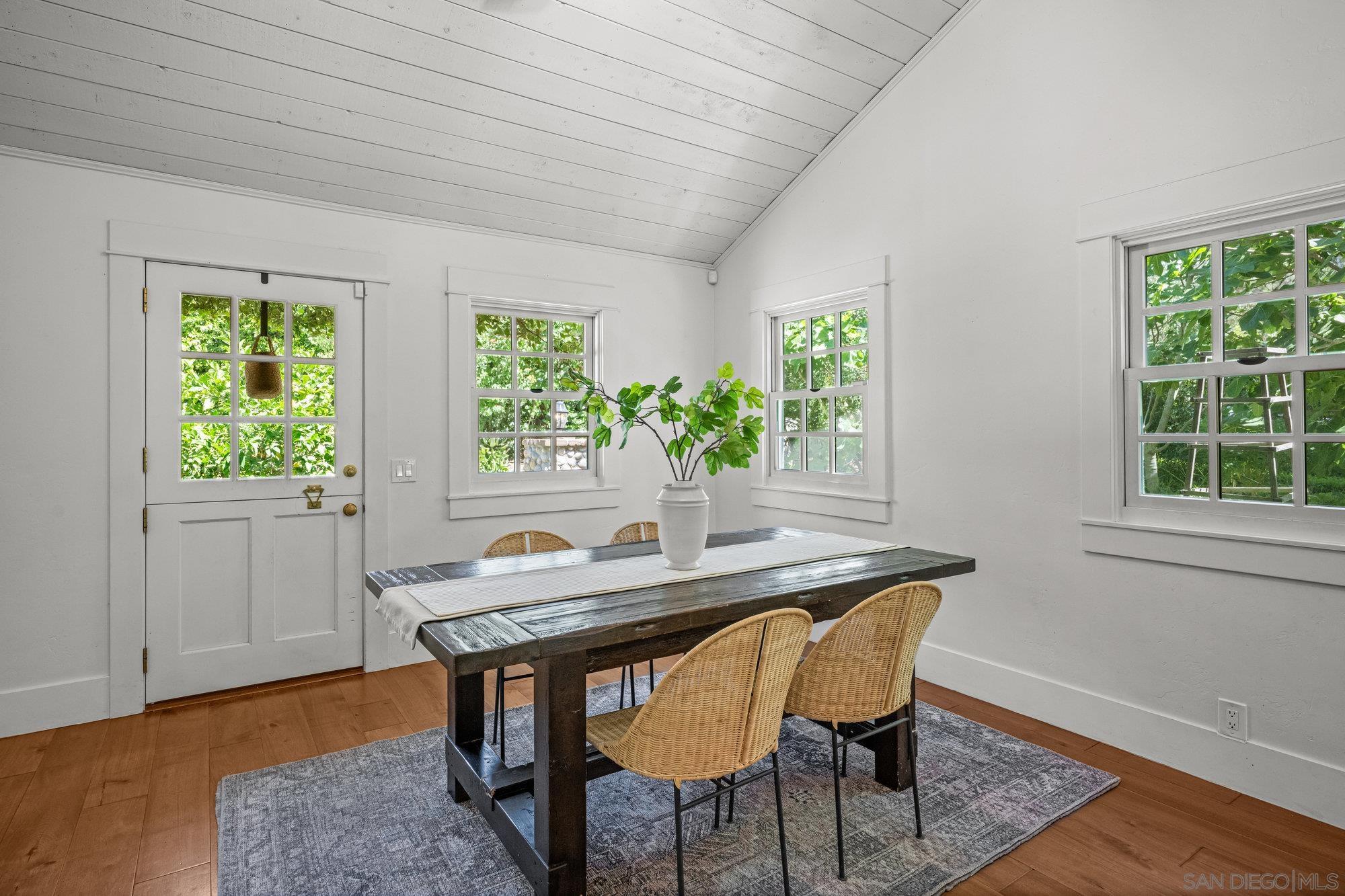 Detail Gallery Image 15 of 55 For 3412  Buena Creek Rd, Vista,  CA 92084 - 5 Beds | 3 Baths