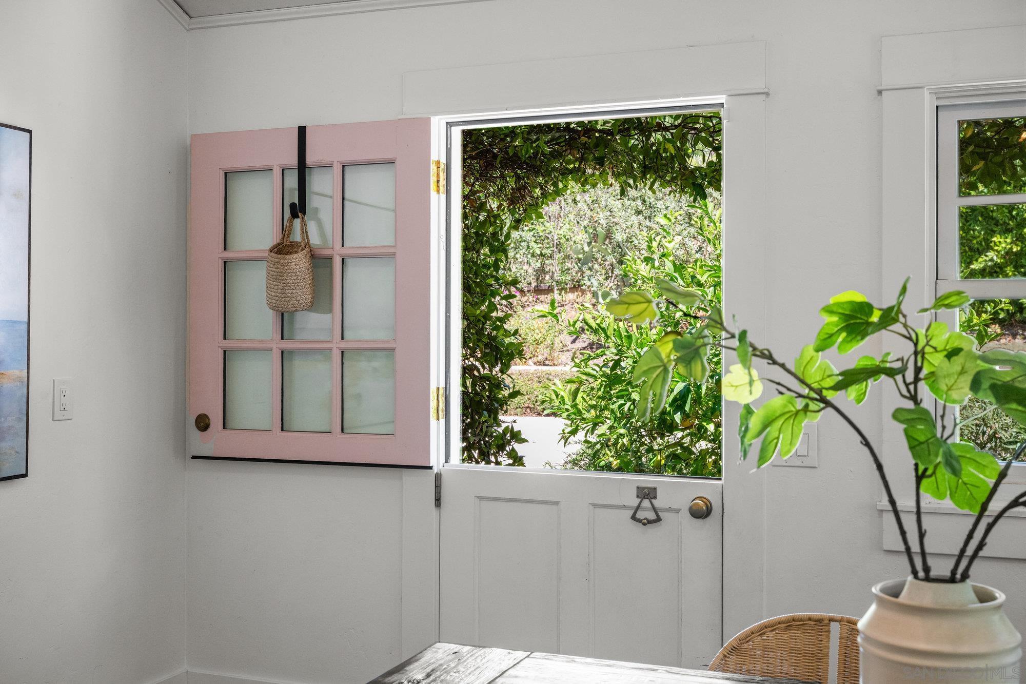 Detail Gallery Image 16 of 55 For 3412  Buena Creek Rd, Vista,  CA 92084 - 5 Beds | 3 Baths