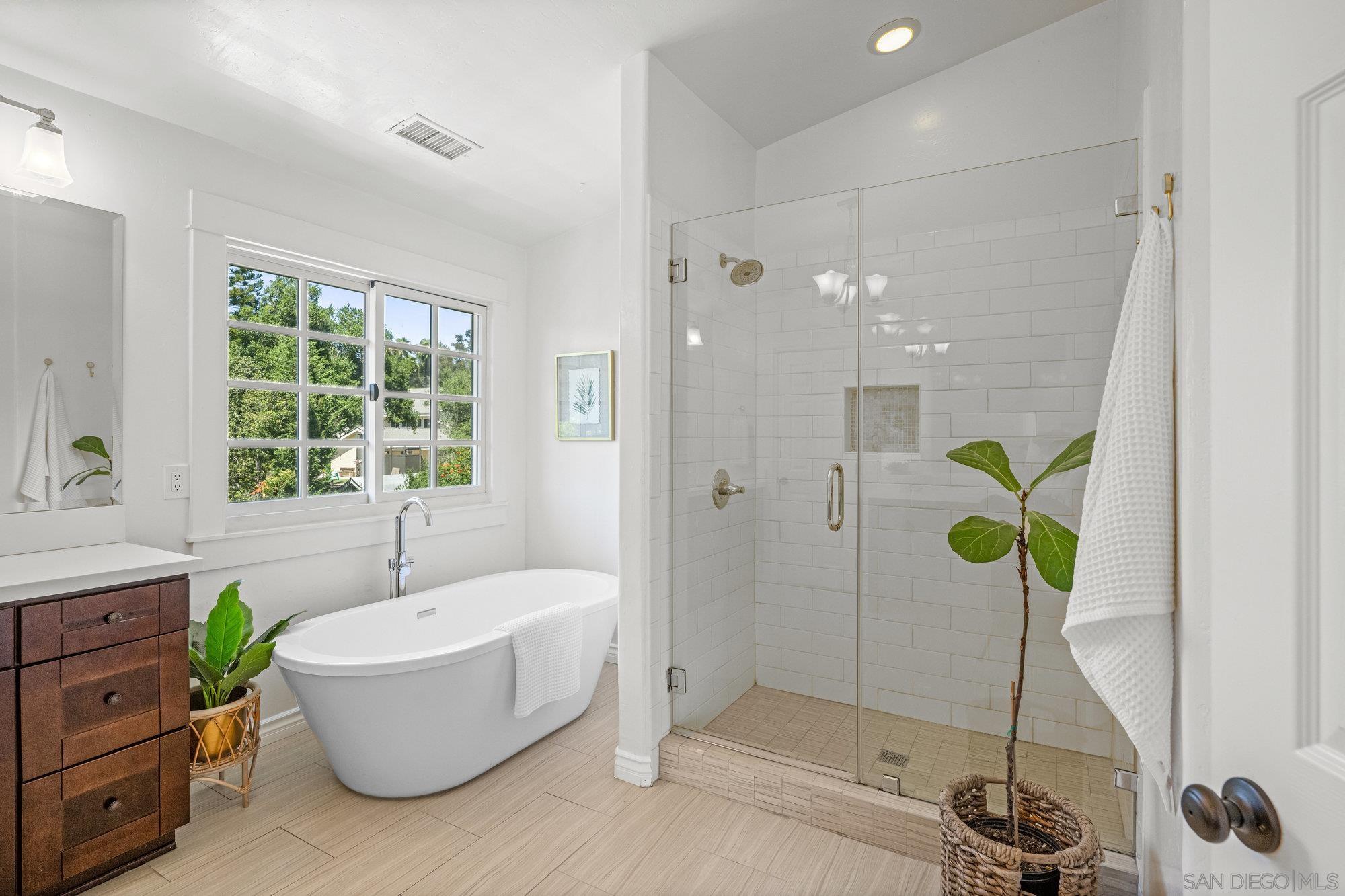 Detail Gallery Image 31 of 55 For 3412  Buena Creek Rd, Vista,  CA 92084 - 5 Beds | 3 Baths