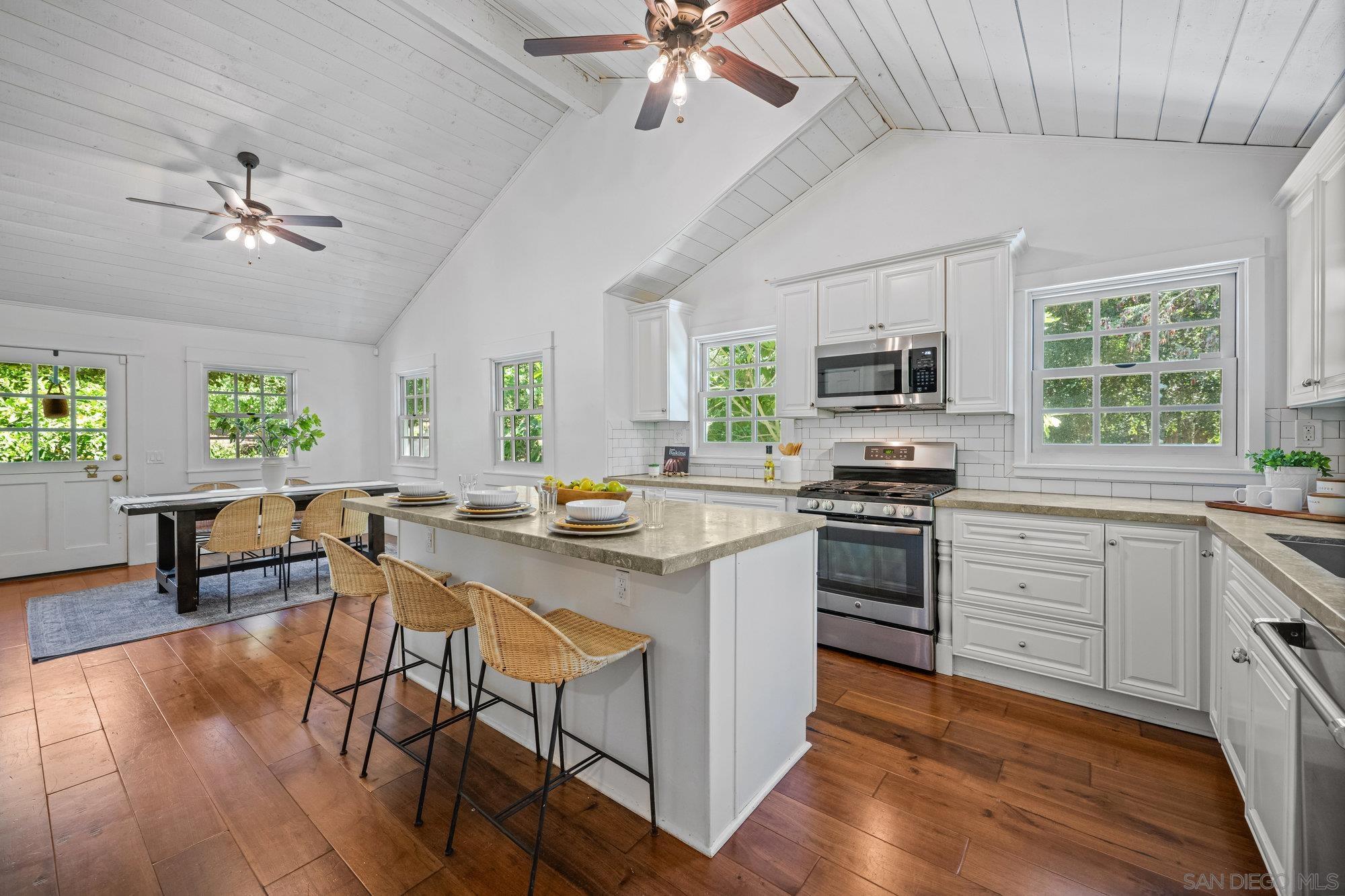 Detail Gallery Image 5 of 55 For 3412  Buena Creek Rd, Vista,  CA 92084 - 5 Beds | 3 Baths