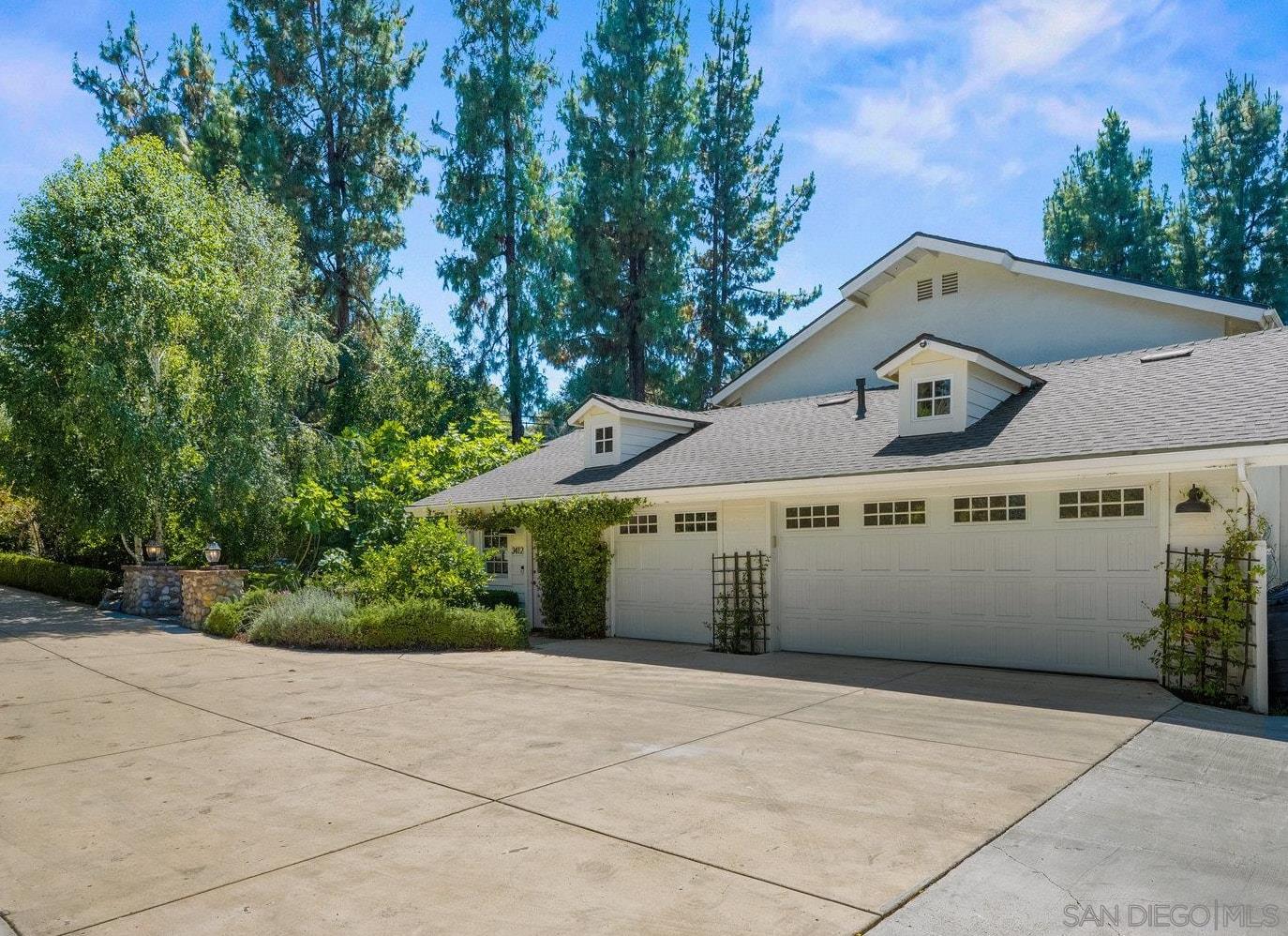 Detail Gallery Image 9 of 55 For 3412  Buena Creek Rd, Vista,  CA 92084 - 5 Beds | 3 Baths