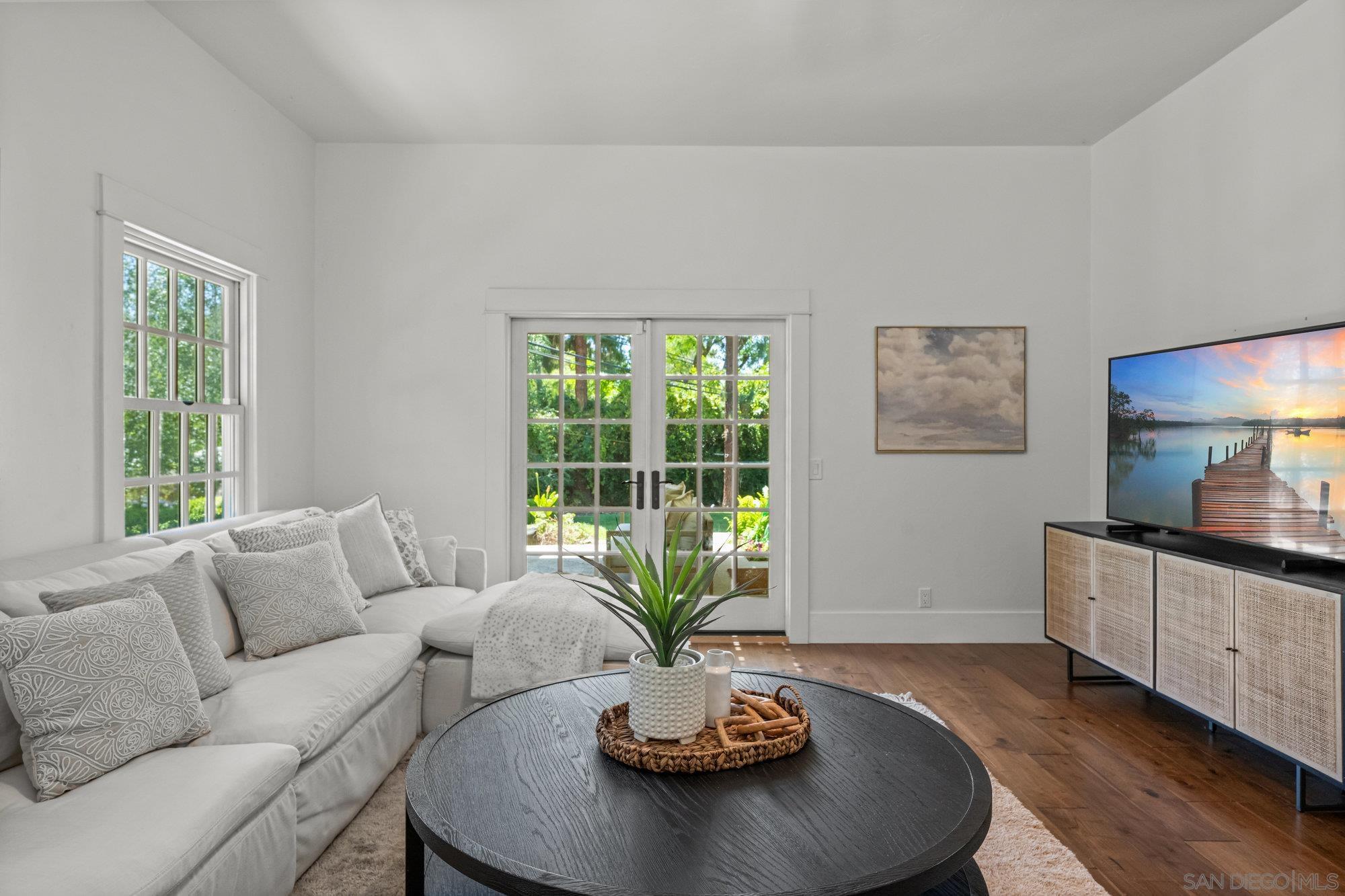 Detail Gallery Image 10 of 55 For 3412  Buena Creek Rd, Vista,  CA 92084 - 5 Beds | 3 Baths