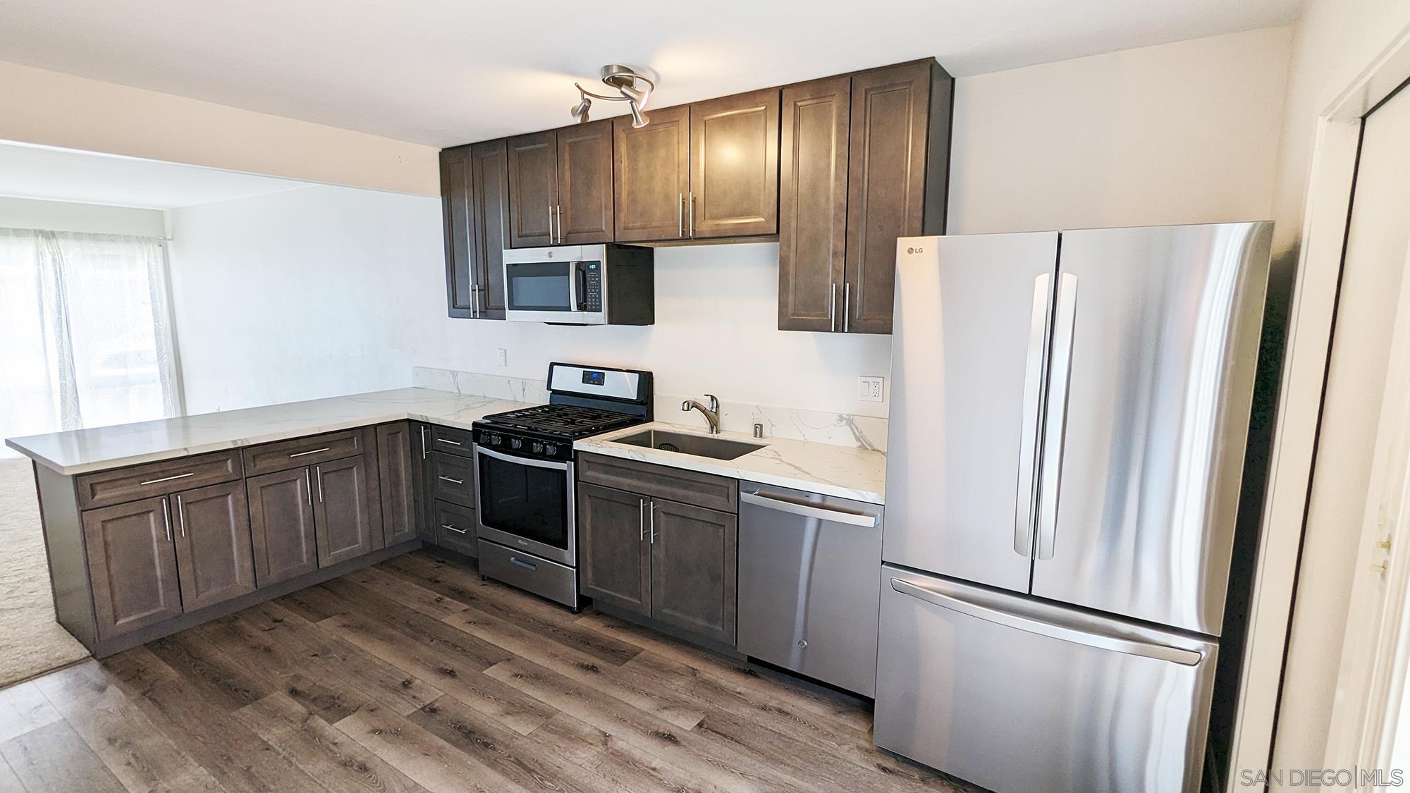 Detail Gallery Image 5 of 12 For 4905  Iroquois Ave, San Diego,  CA 92117 - 2 Beds | 1 Baths