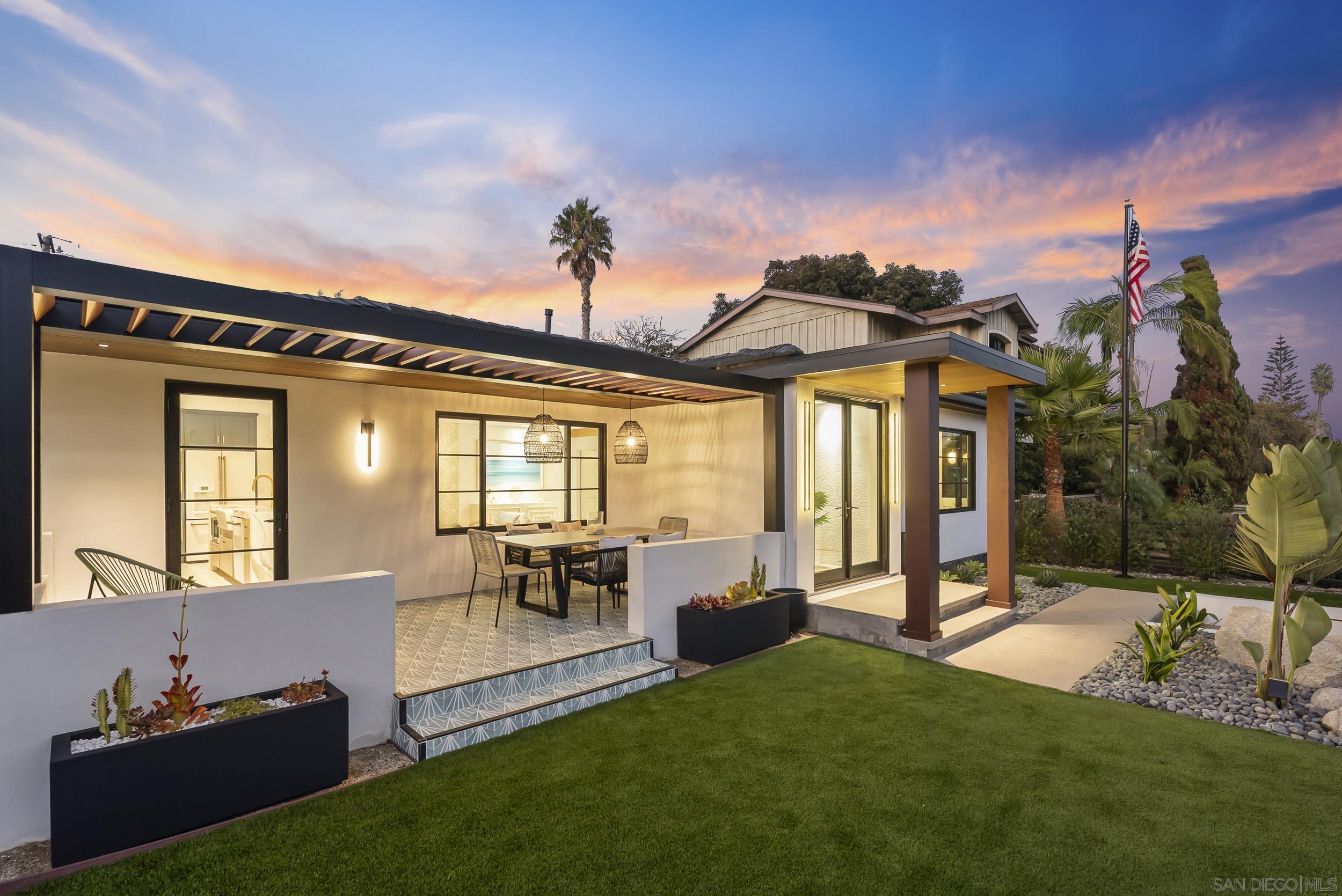 Detail Gallery Image 12 of 33 For 952  Pacific Beach Dr, San Diego,  CA 92109 - 5 Beds | 4/1 Baths