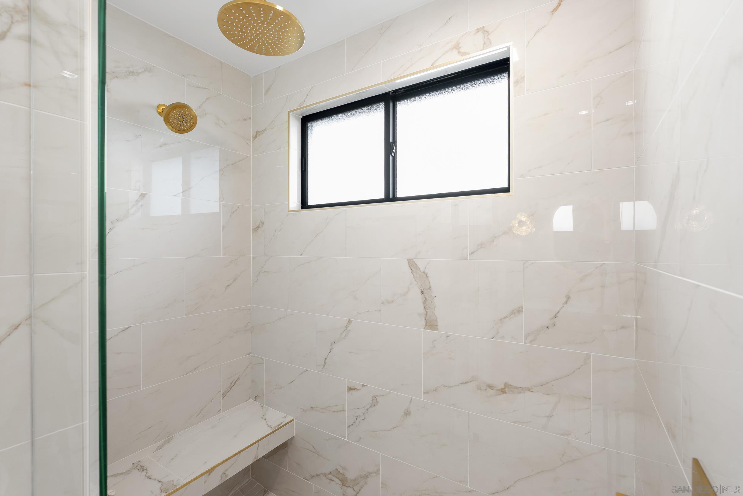 Detail Gallery Image 20 of 33 For 952  Pacific Beach Dr, San Diego,  CA 92109 - 5 Beds | 4/1 Baths