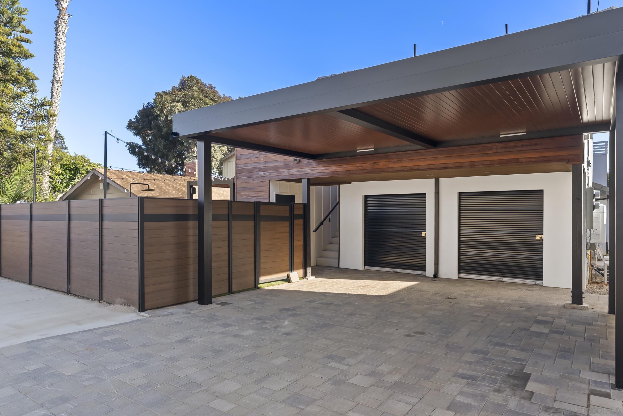 Detail Gallery Image 25 of 33 For 952  Pacific Beach Dr, San Diego,  CA 92109 - 5 Beds | 4/1 Baths