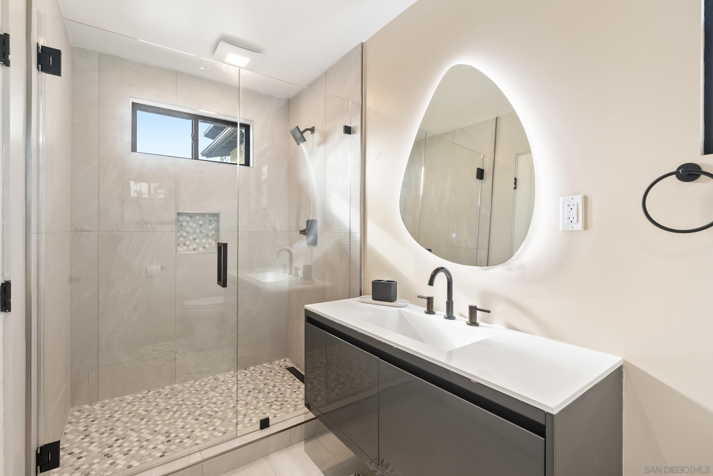 Detail Gallery Image 29 of 33 For 952  Pacific Beach Dr, San Diego,  CA 92109 - 5 Beds | 4/1 Baths