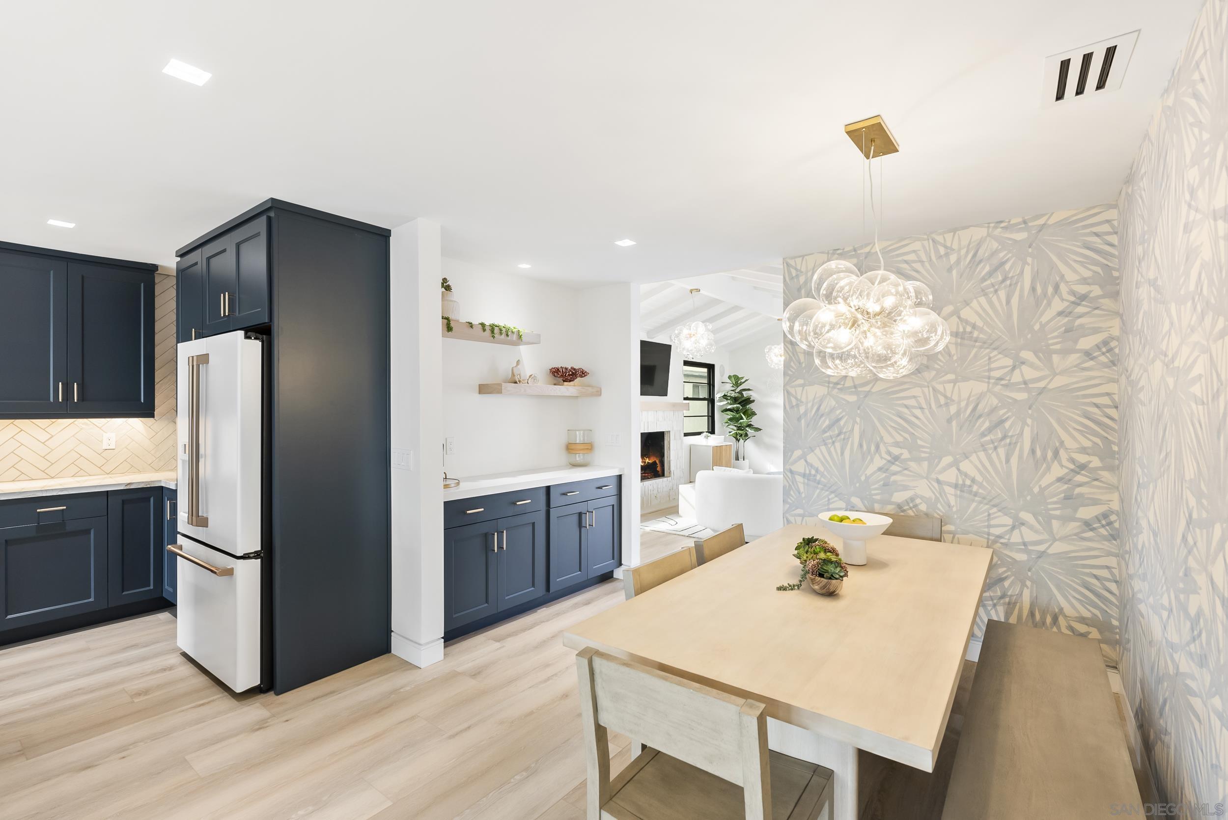 Detail Gallery Image 4 of 33 For 952  Pacific Beach Dr, San Diego,  CA 92109 - 5 Beds | 4/1 Baths