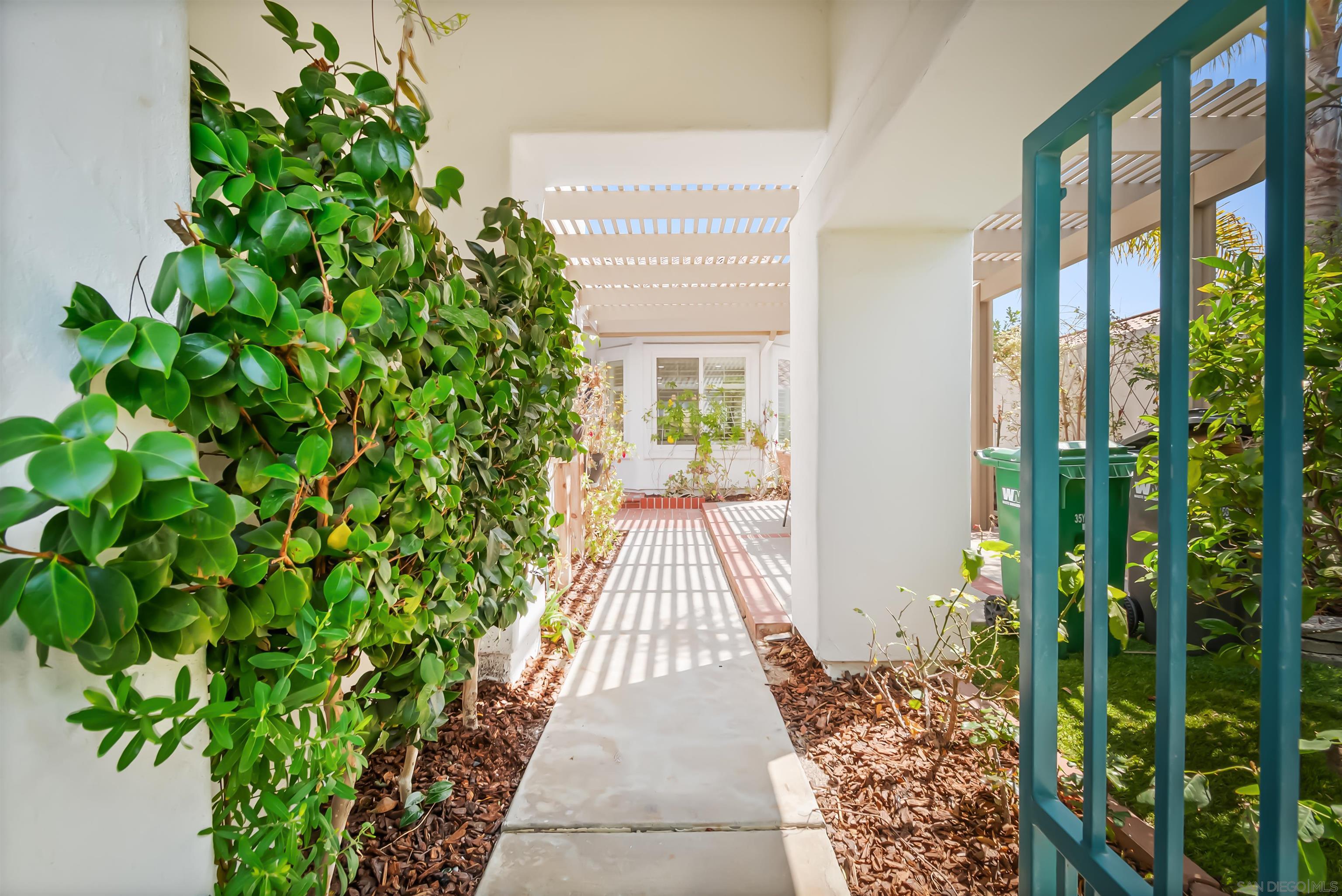Detail Gallery Image 38 of 47 For 4058  Lemnos Way, Oceanside,  CA 92056 - 2 Beds | 2 Baths
