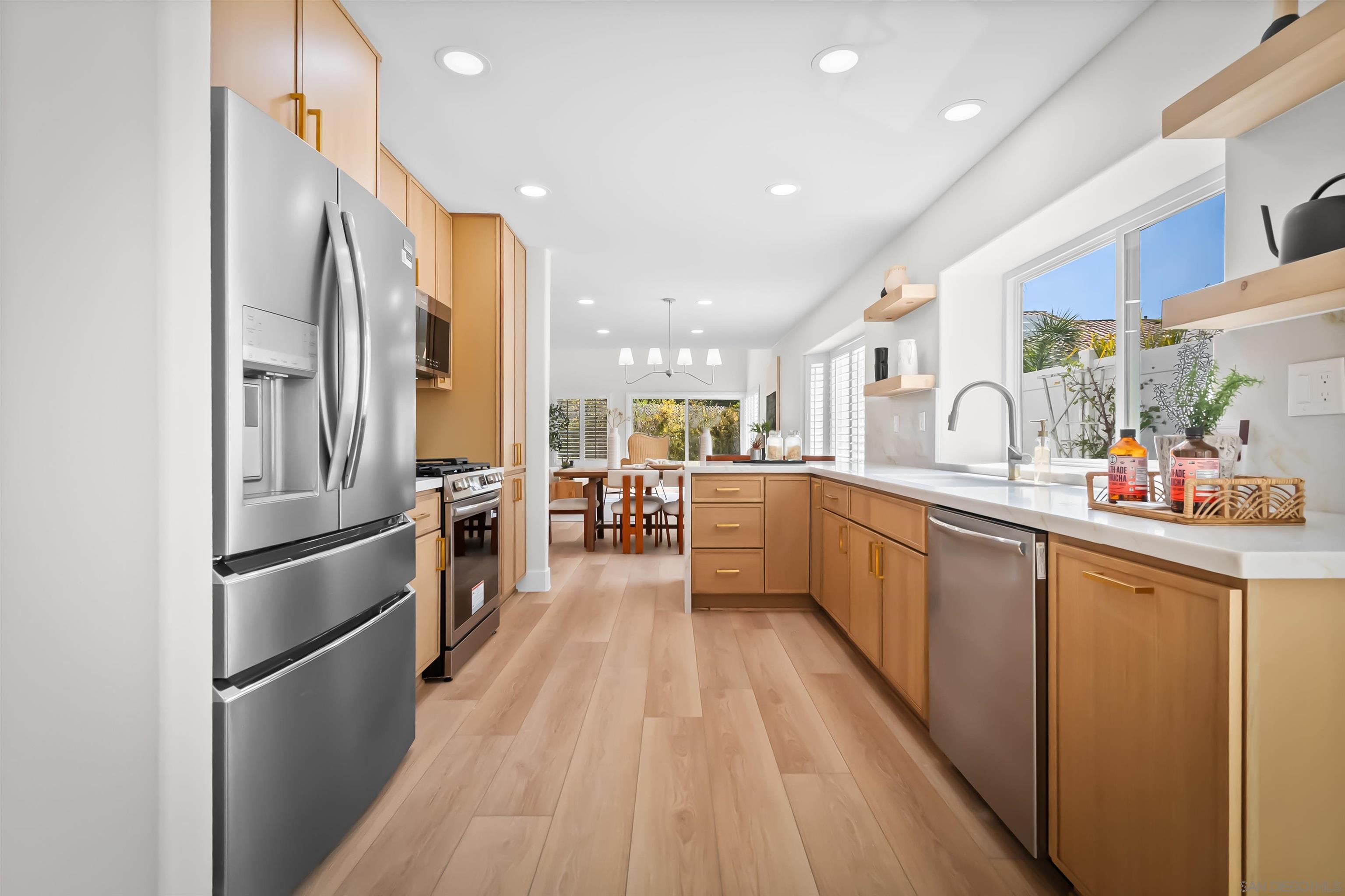 Detail Gallery Image 8 of 47 For 4058  Lemnos Way, Oceanside,  CA 92056 - 2 Beds | 2 Baths