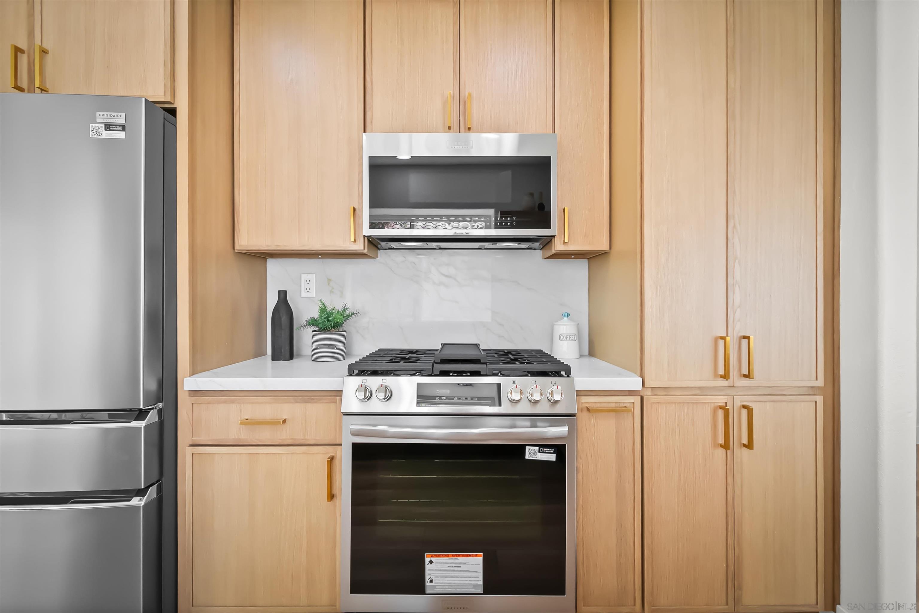 Detail Gallery Image 9 of 47 For 4058  Lemnos Way, Oceanside,  CA 92056 - 2 Beds | 2 Baths