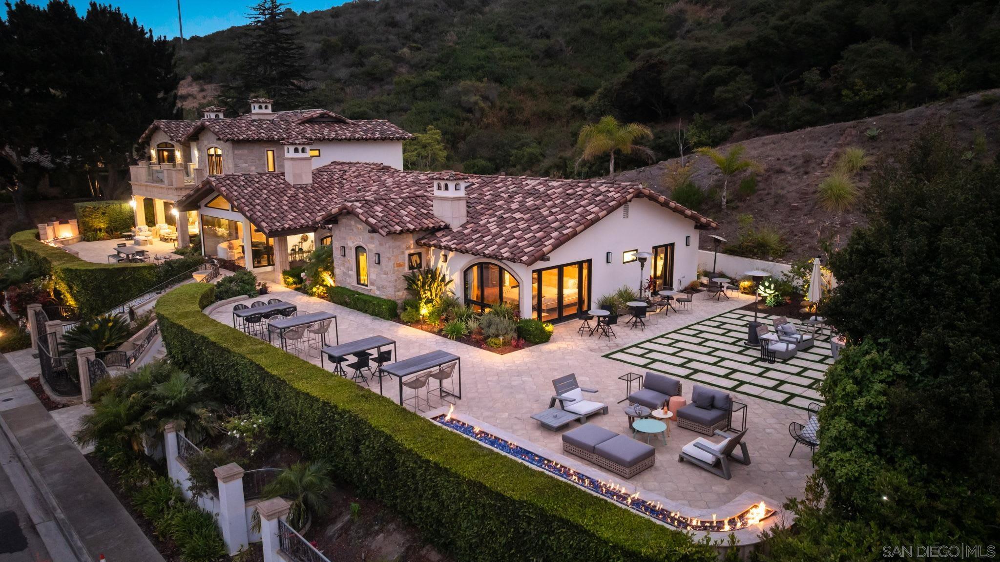 Detail Gallery Image 2 of 67 For 7853  via Capri, La Jolla,  CA 92037 - 6 Beds | 6 Baths