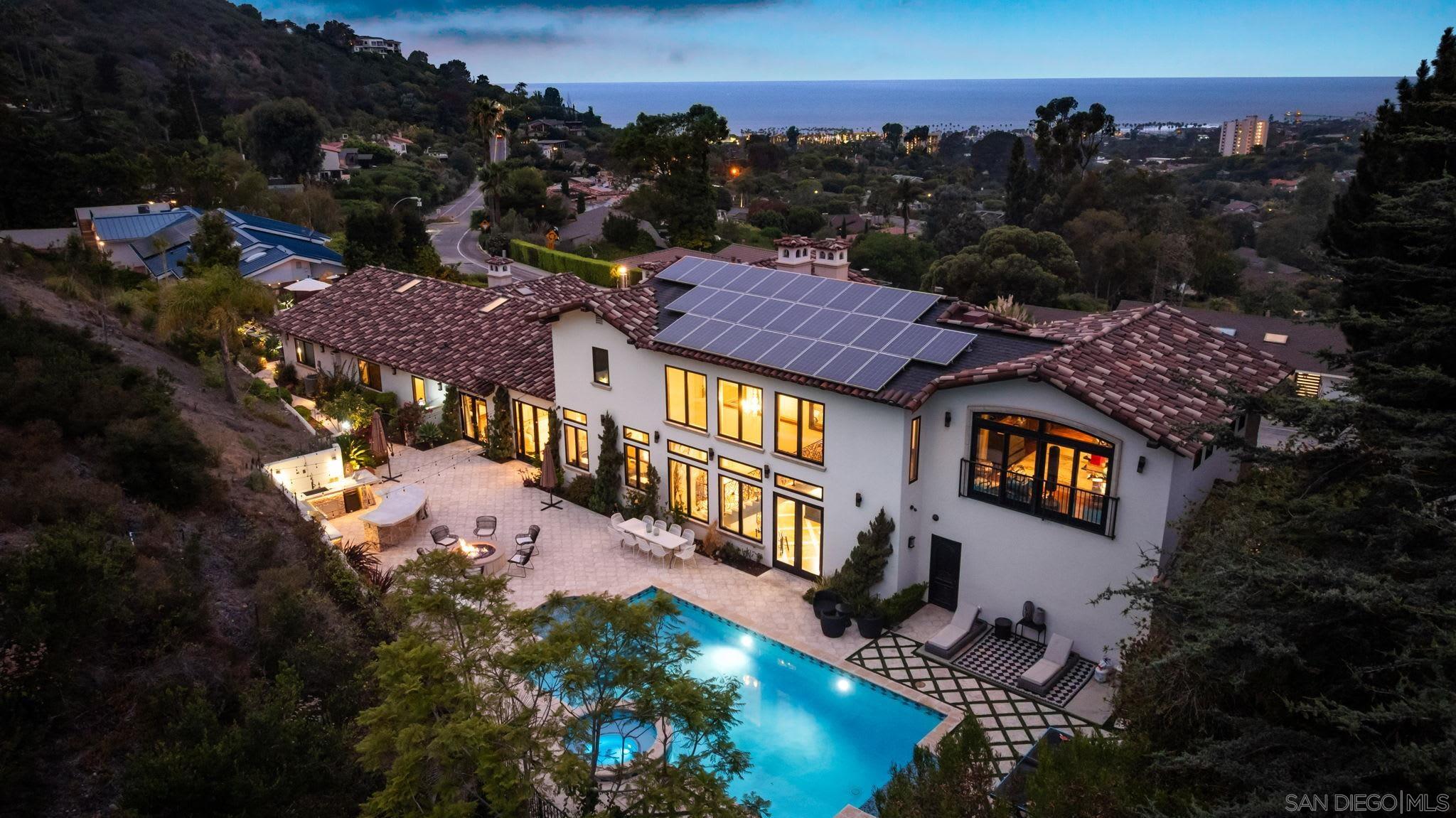 Detail Gallery Image 12 of 67 For 7853  via Capri, La Jolla,  CA 92037 - 6 Beds | 6 Baths