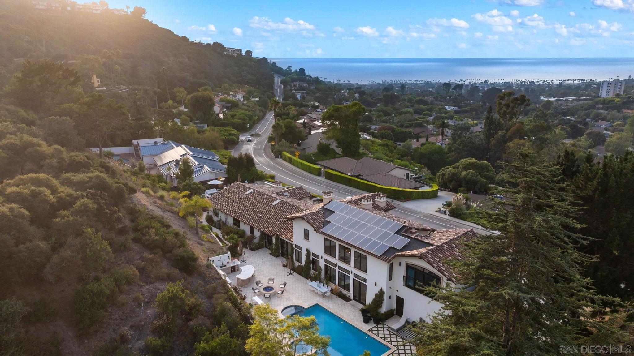 Detail Gallery Image 15 of 67 For 7853  via Capri, La Jolla,  CA 92037 - 6 Beds | 6 Baths